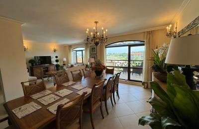 Апартамент с шестью комнатами в комплексе Oasis Resort Lozenets