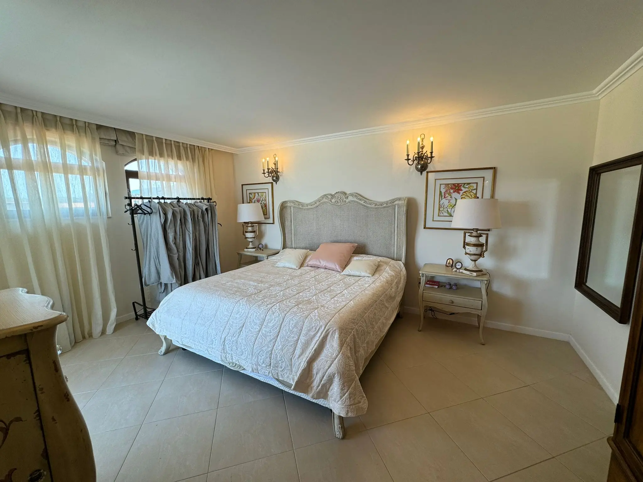 Апартамент с шестью комнатами в комплексе Oasis Resort Lozenets