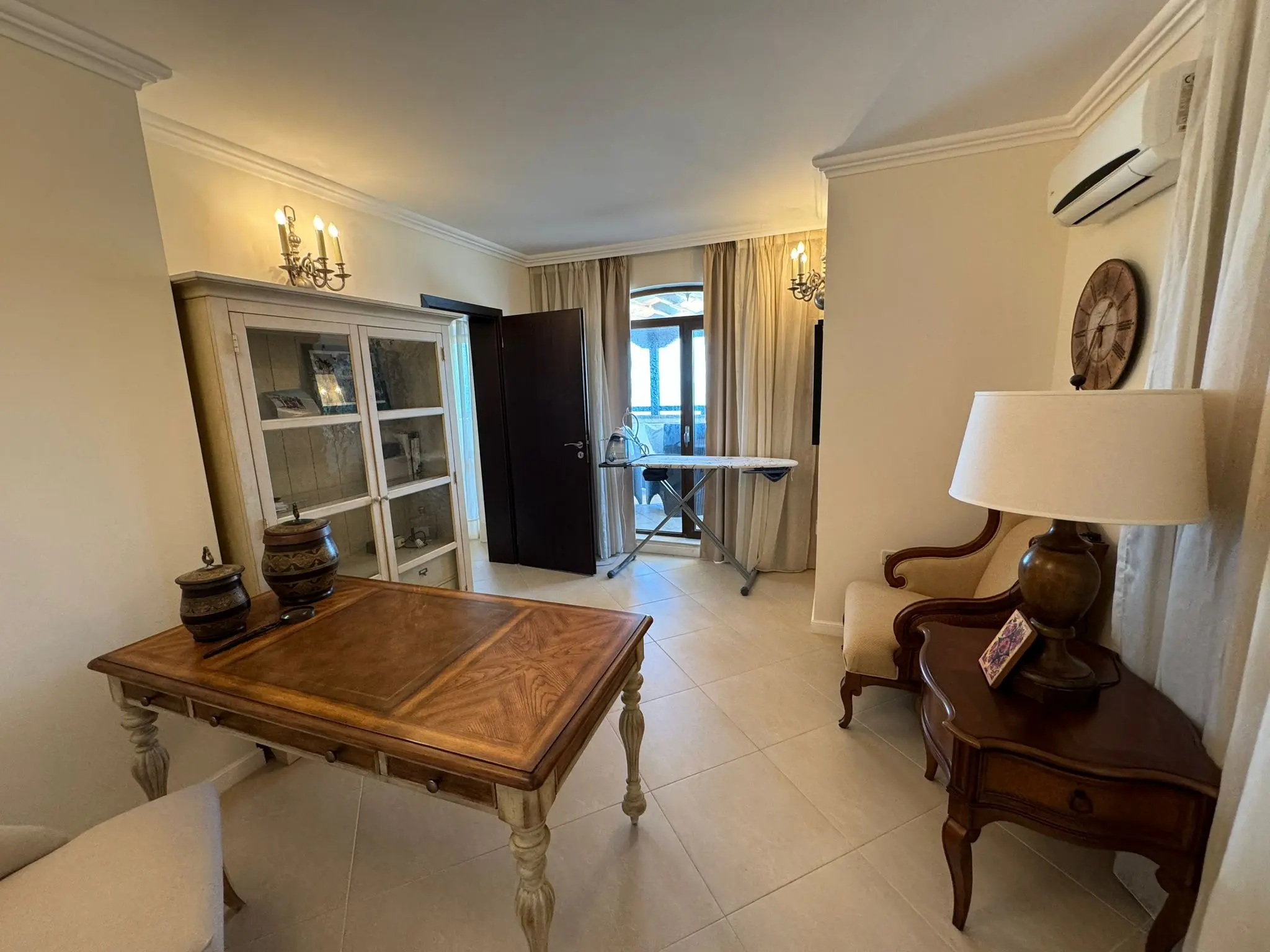 Апартамент с шестью комнатами в комплексе Oasis Resort Lozenets