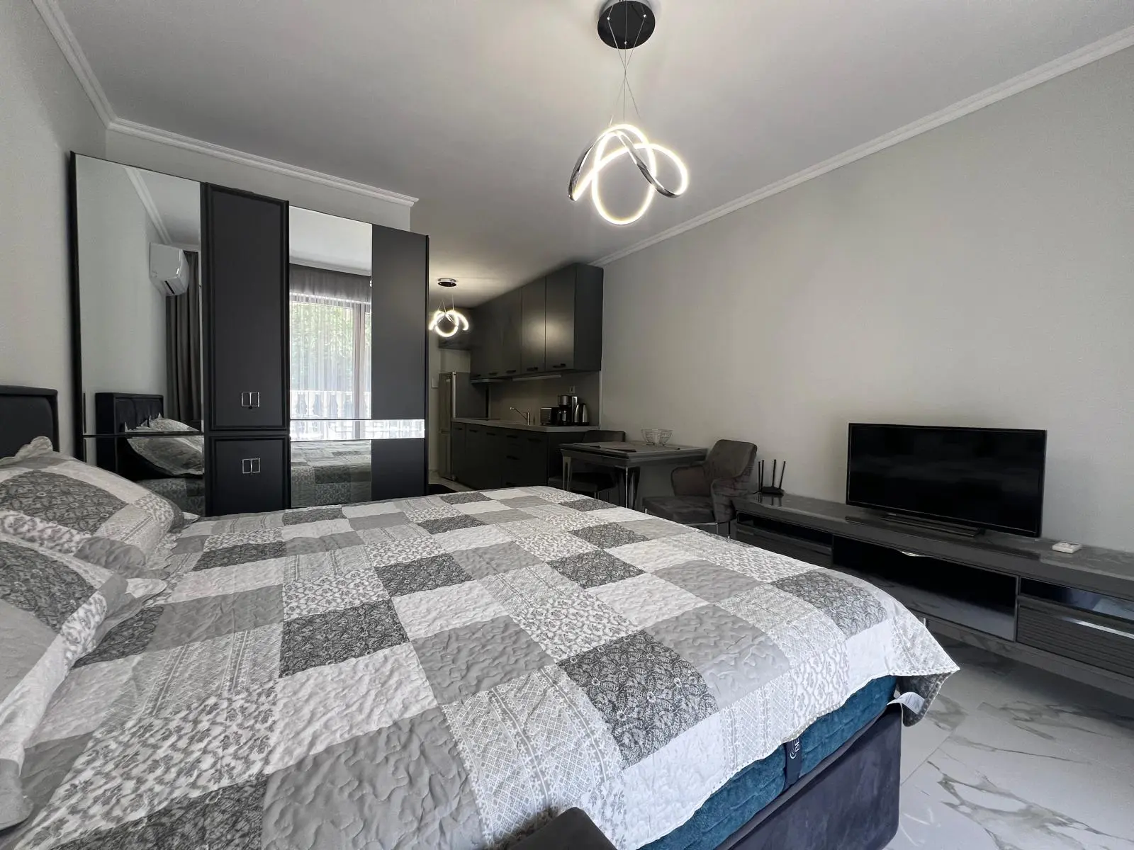 Студия в комплексе Valencia Gardens