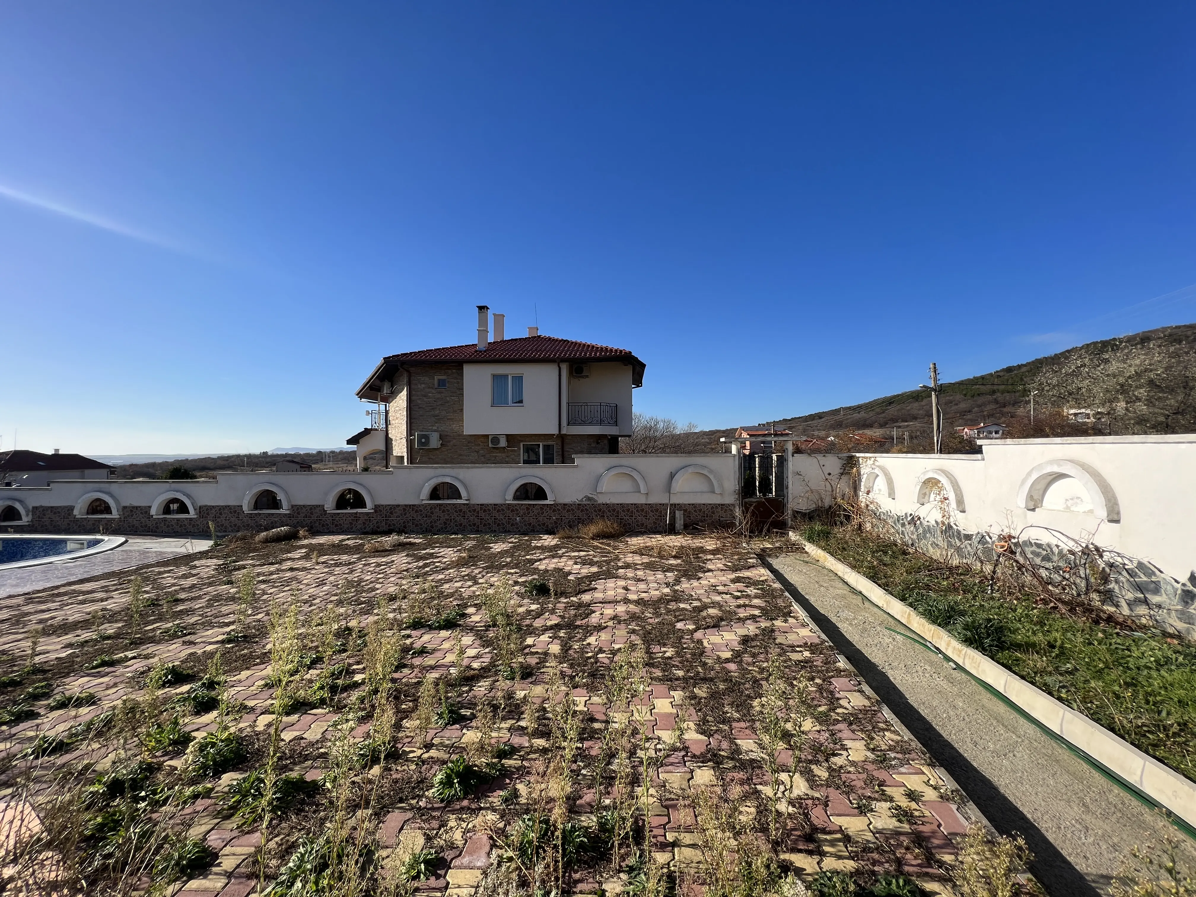 Двухэтажный дом в Святом Власе, Инцараки