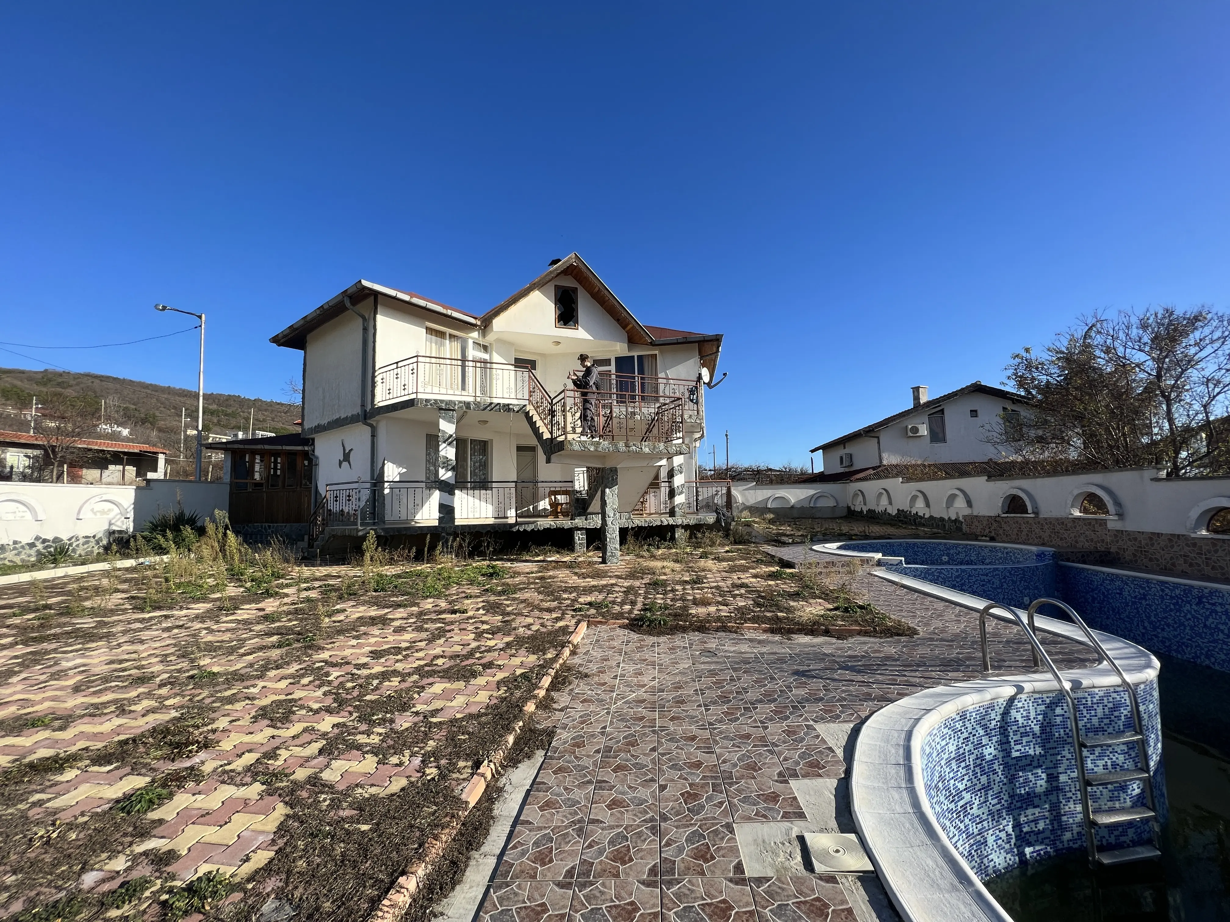 Двухэтажный дом в Святом Власе, Инцараки