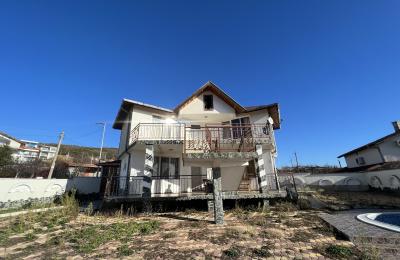 Двухэтажный дом в Святом Власе, Инцараки