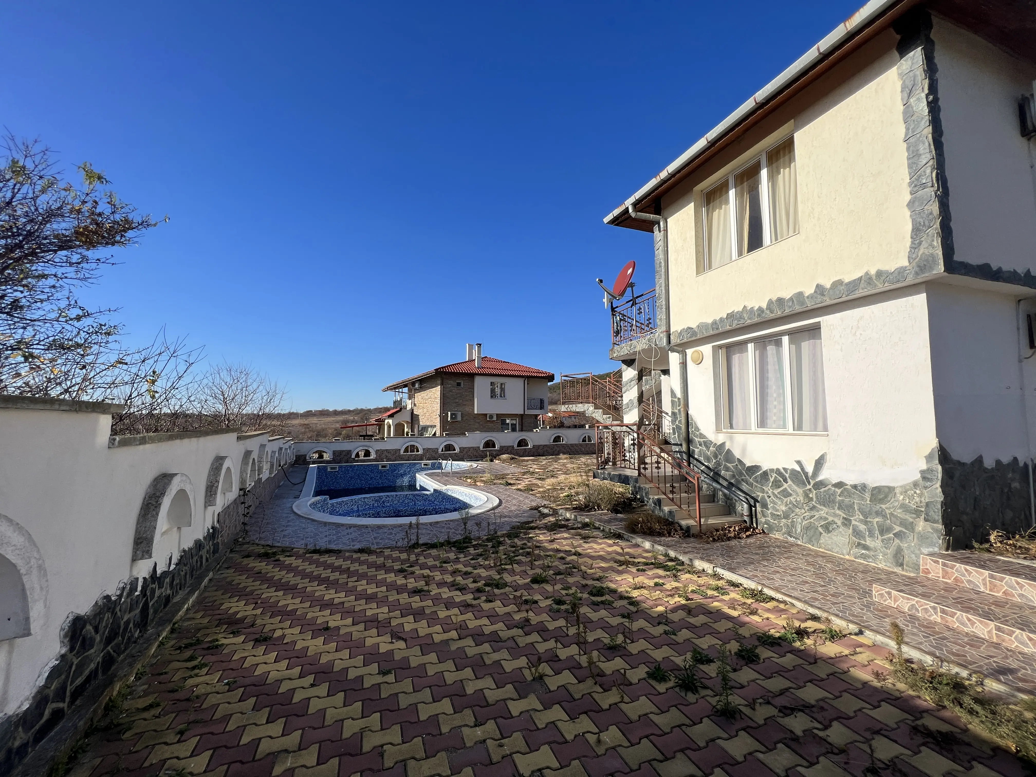 Двухэтажный дом в Святом Власе, Инцараки