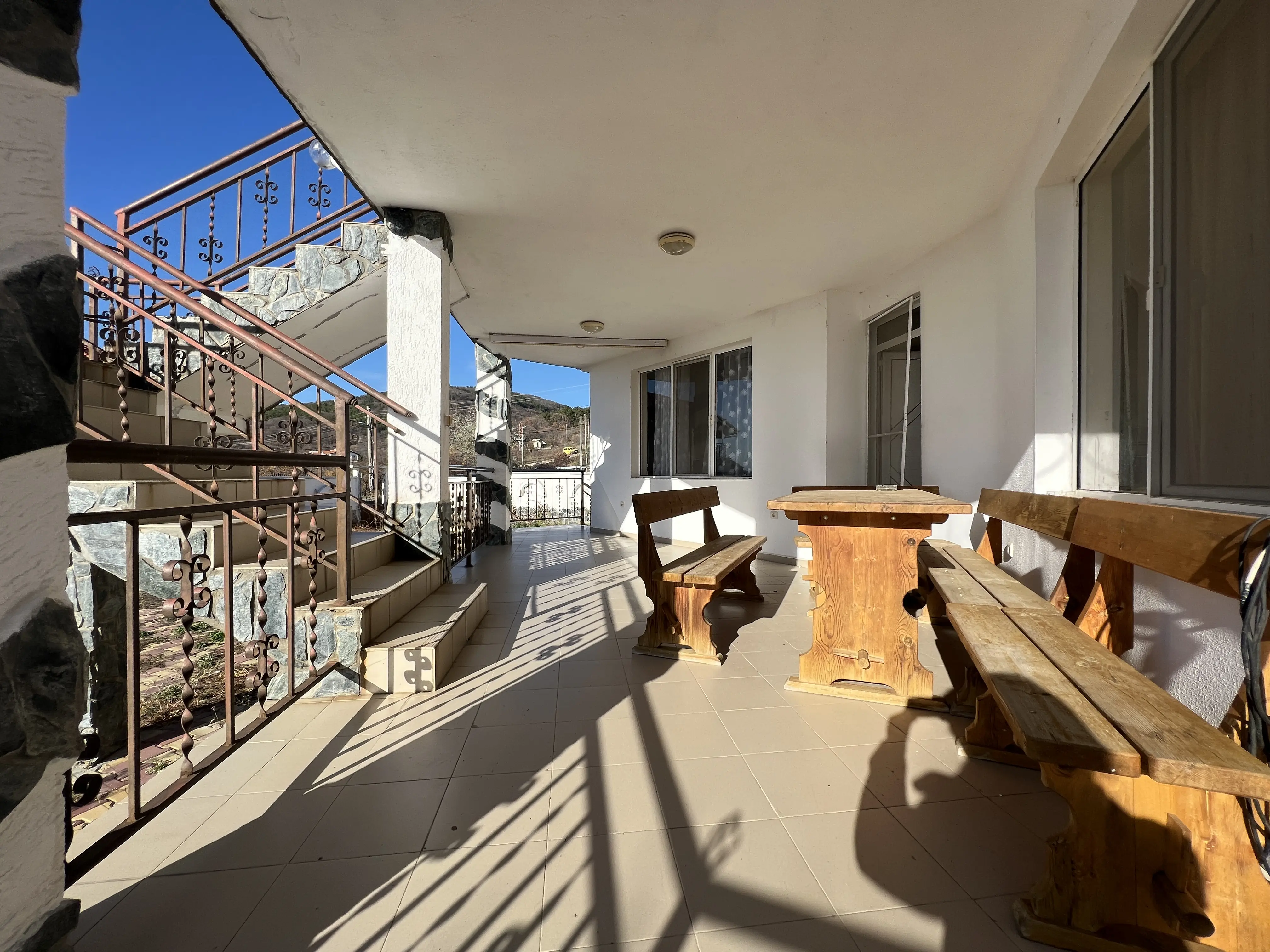 Двухэтажный дом в Святом Власе, Инцараки