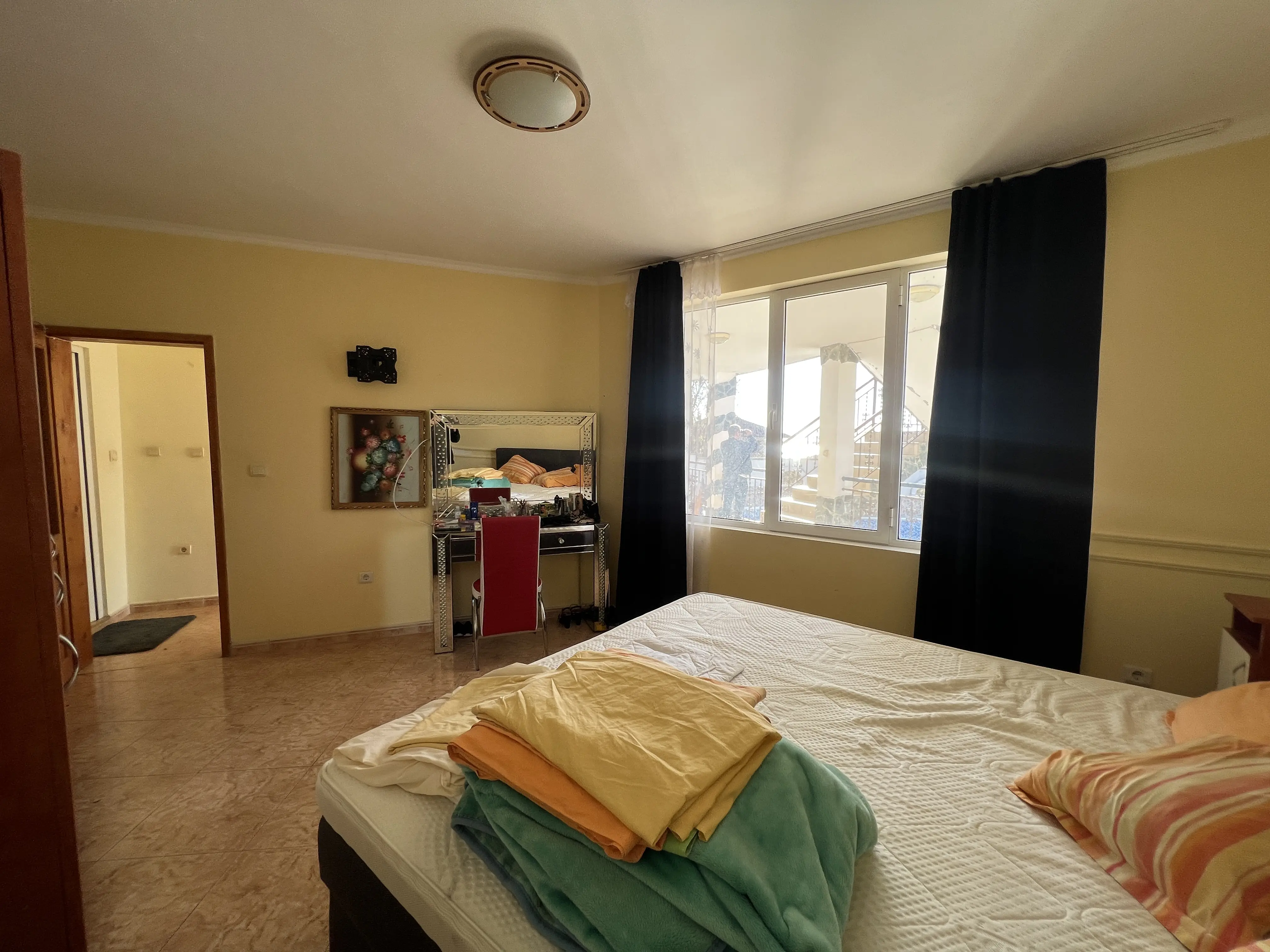 Двухэтажный дом в Святом Власе, Инцараки