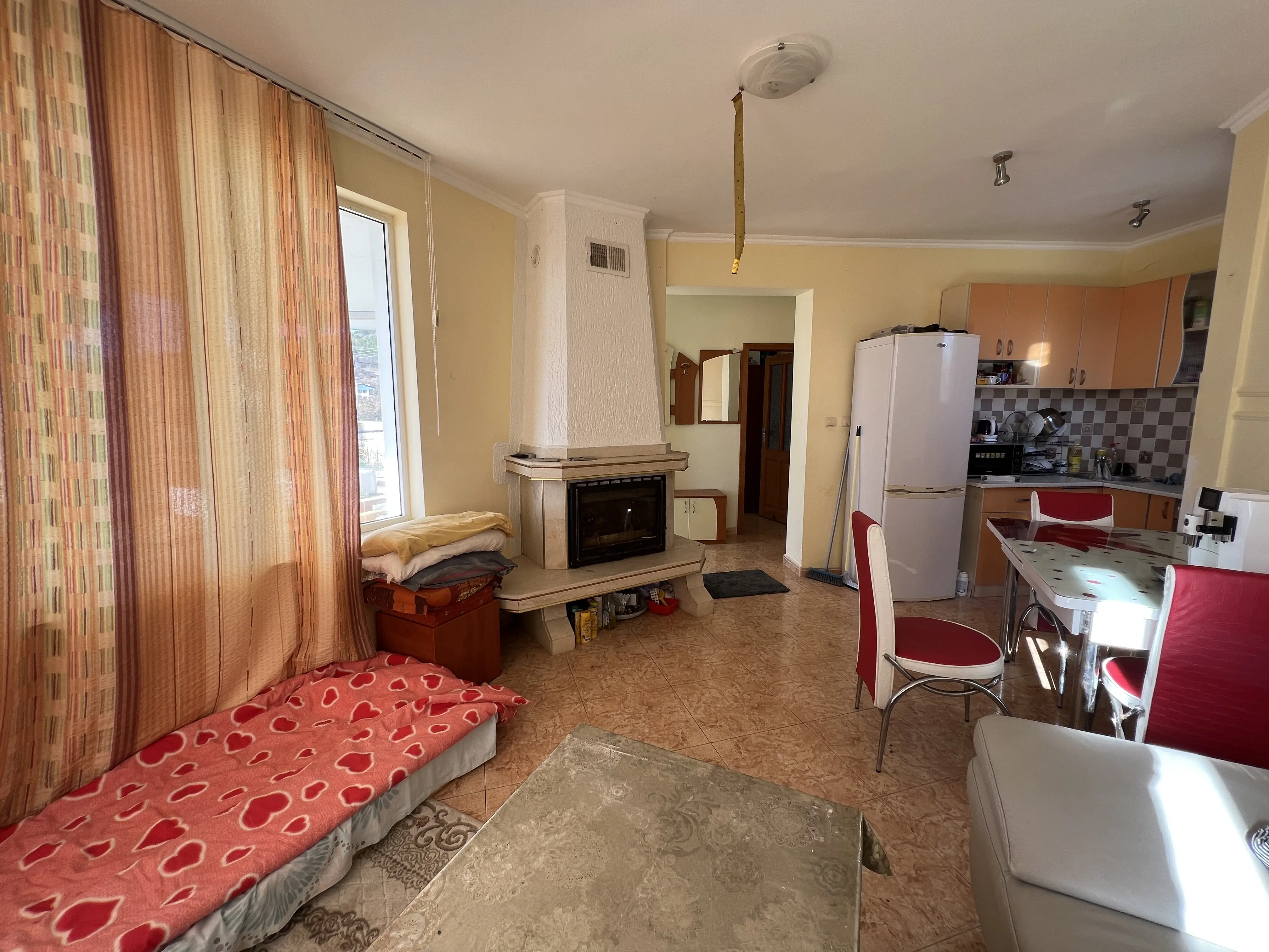 Двухэтажный дом в Святом Власе, Инцараки