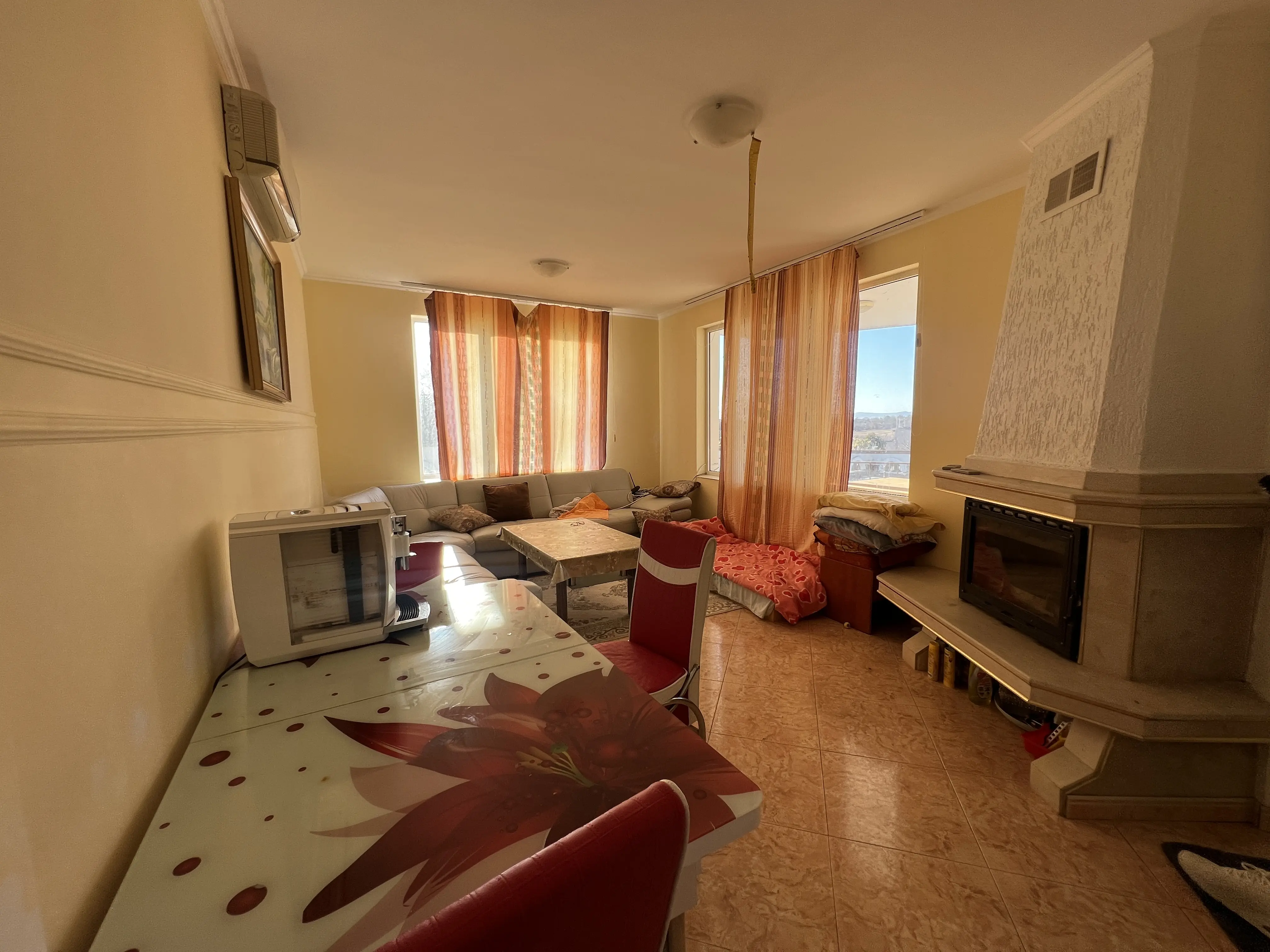 Двухэтажный дом в Святом Власе, Инцараки