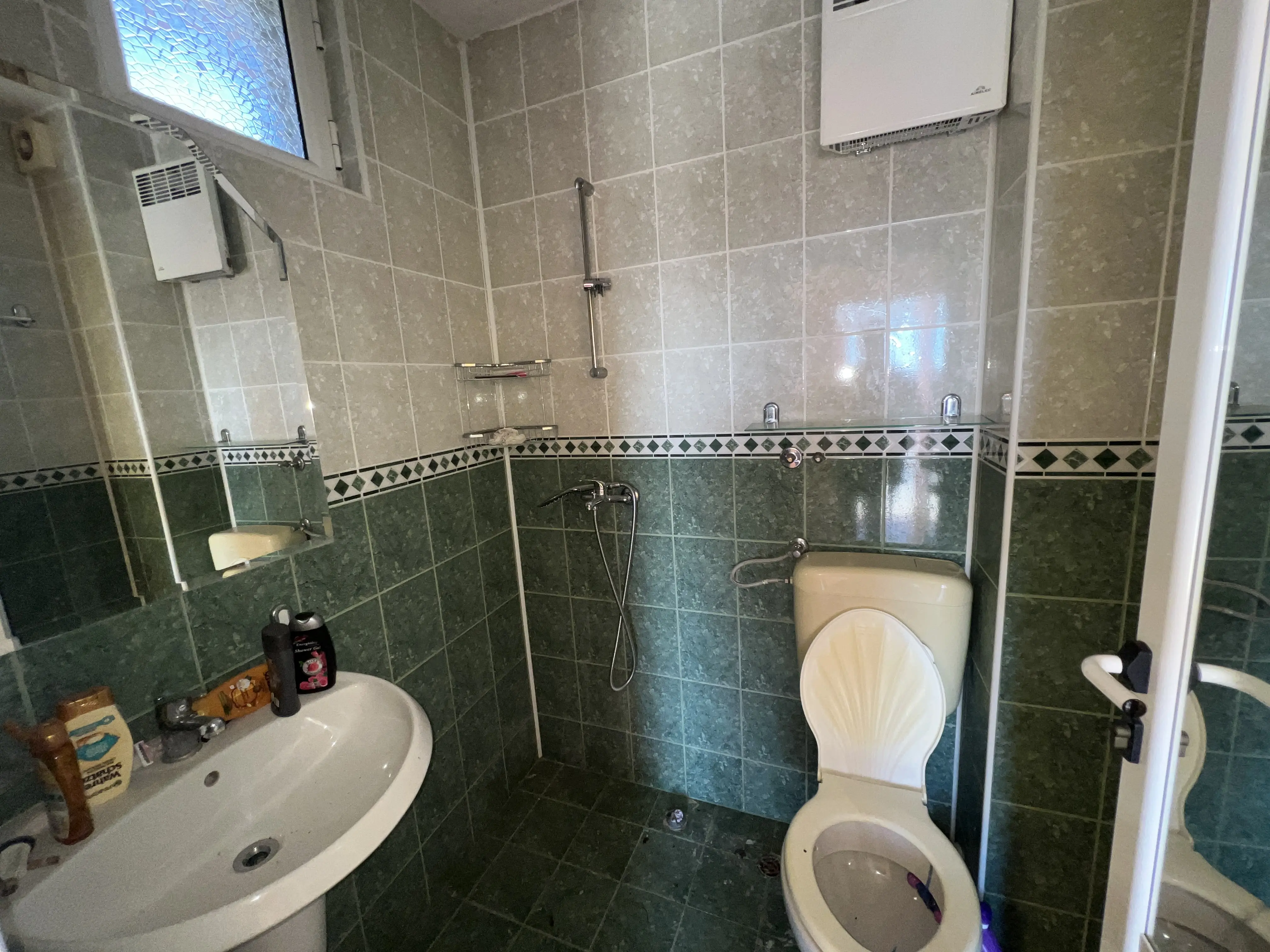 Двухэтажный дом в Святом Власе, Инцараки