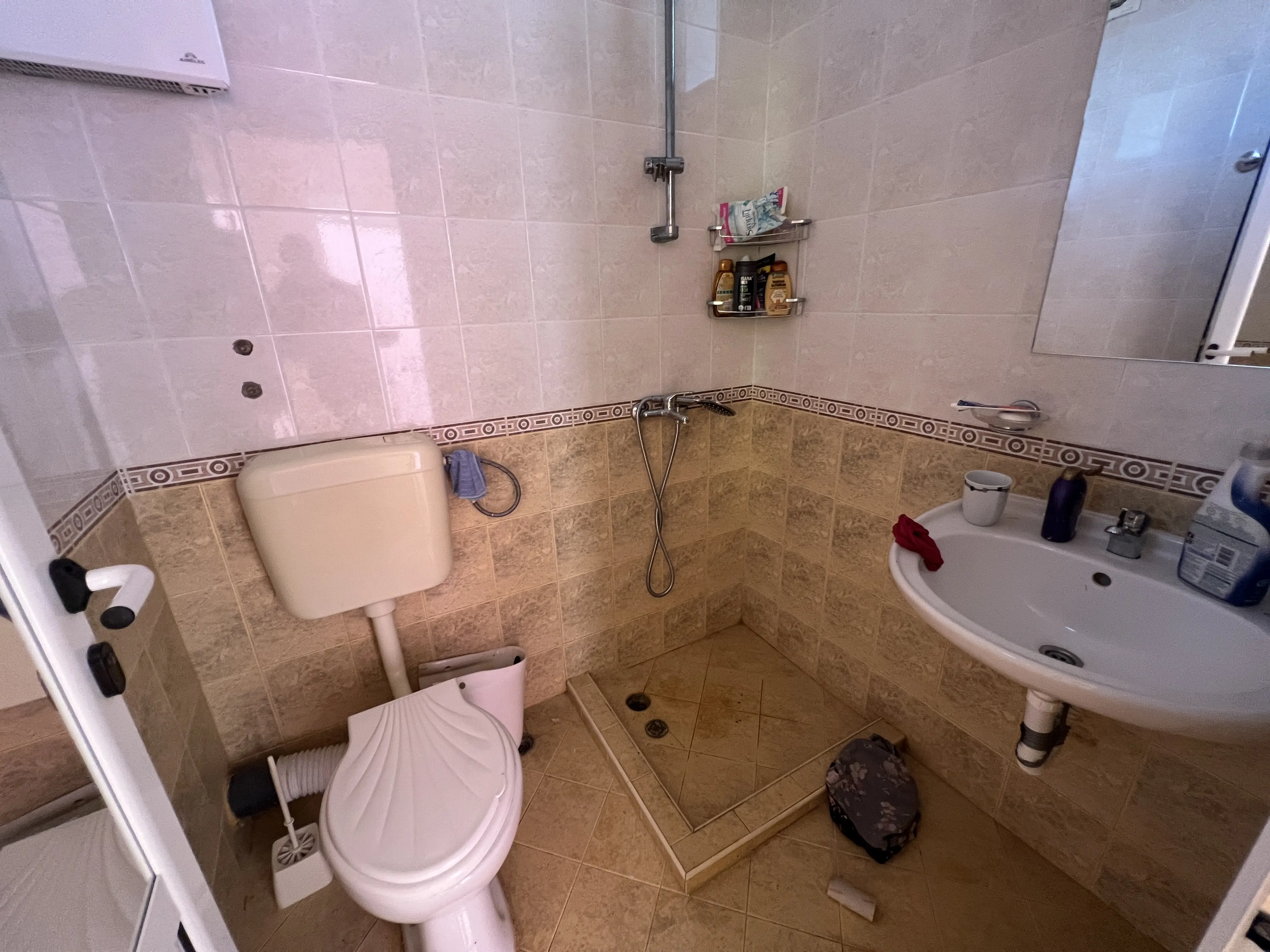 Двухэтажный дом в Святом Власе, Инцараки