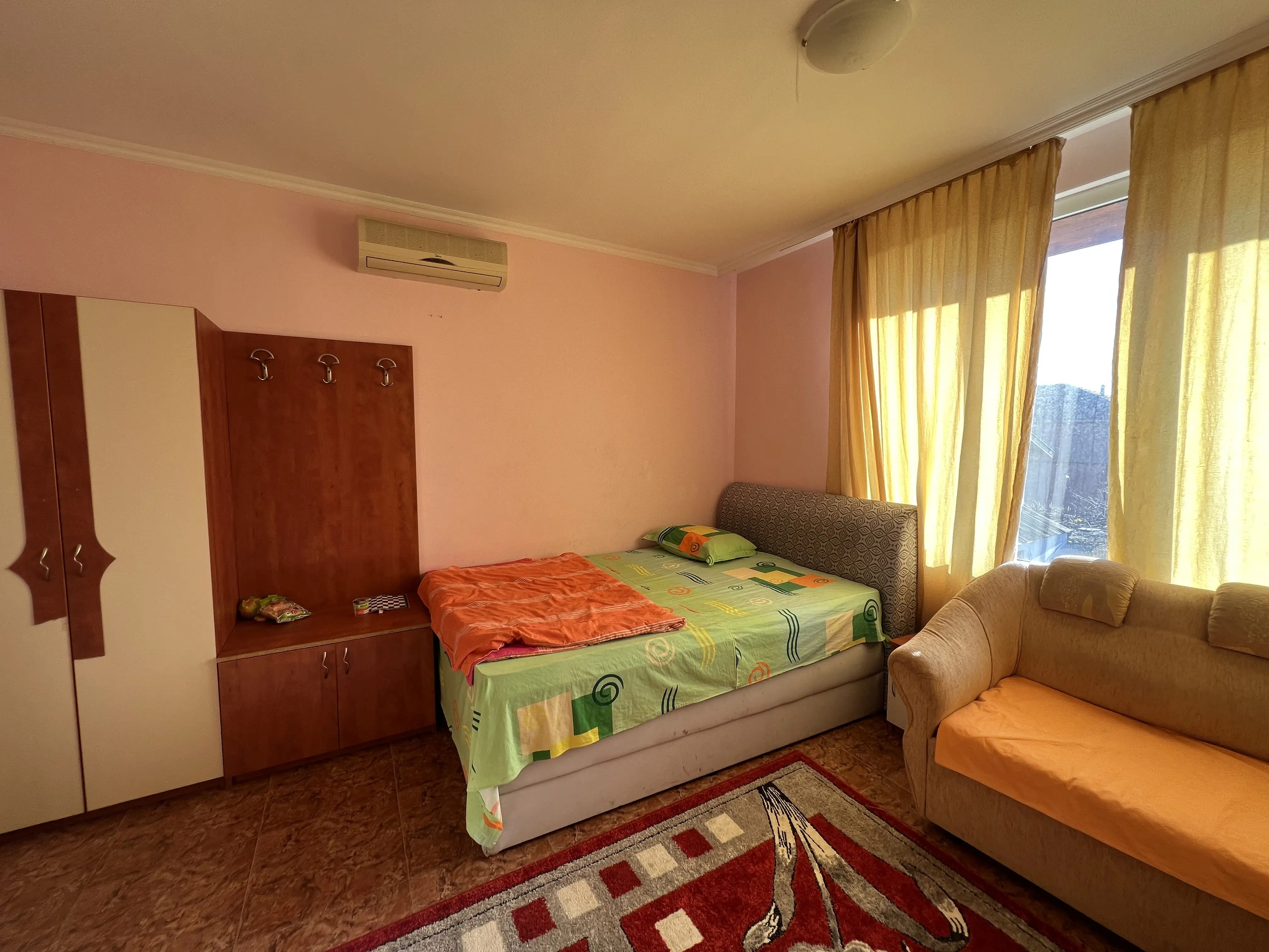 Двухэтажный дом в Святом Власе, Инцараки