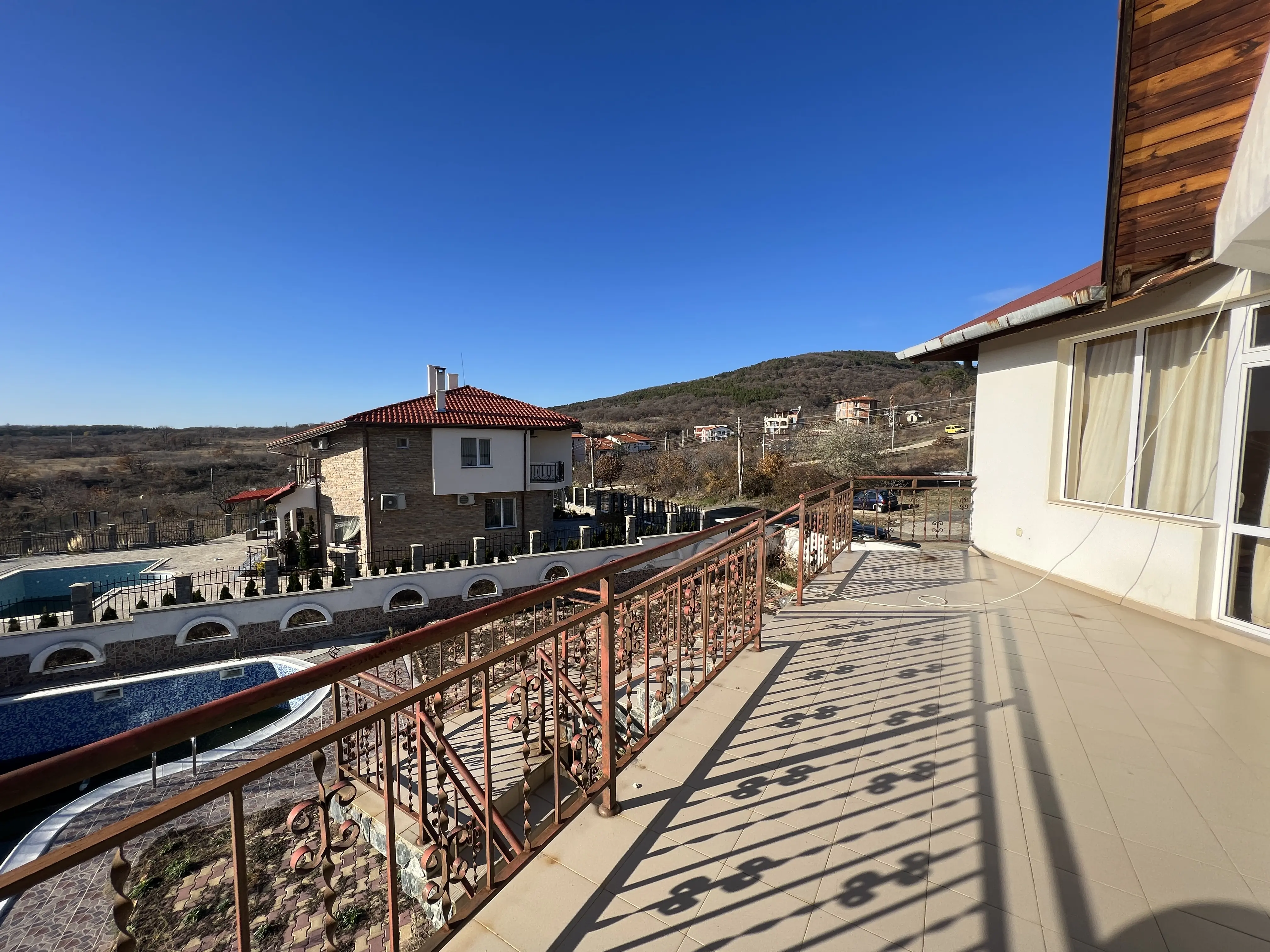 Двухэтажный дом в Святом Власе, Инцараки