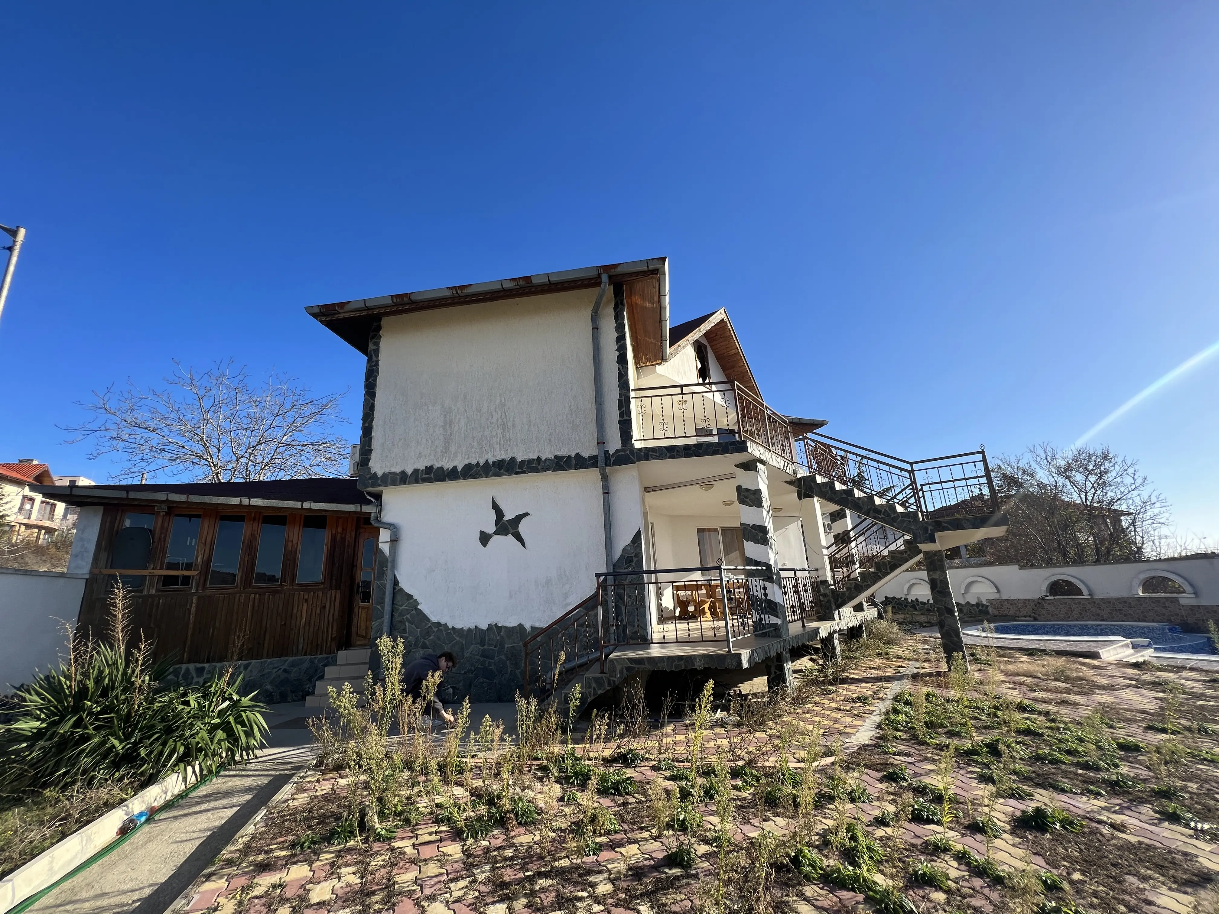 Двухэтажный дом в Святом Власе, Инцараки