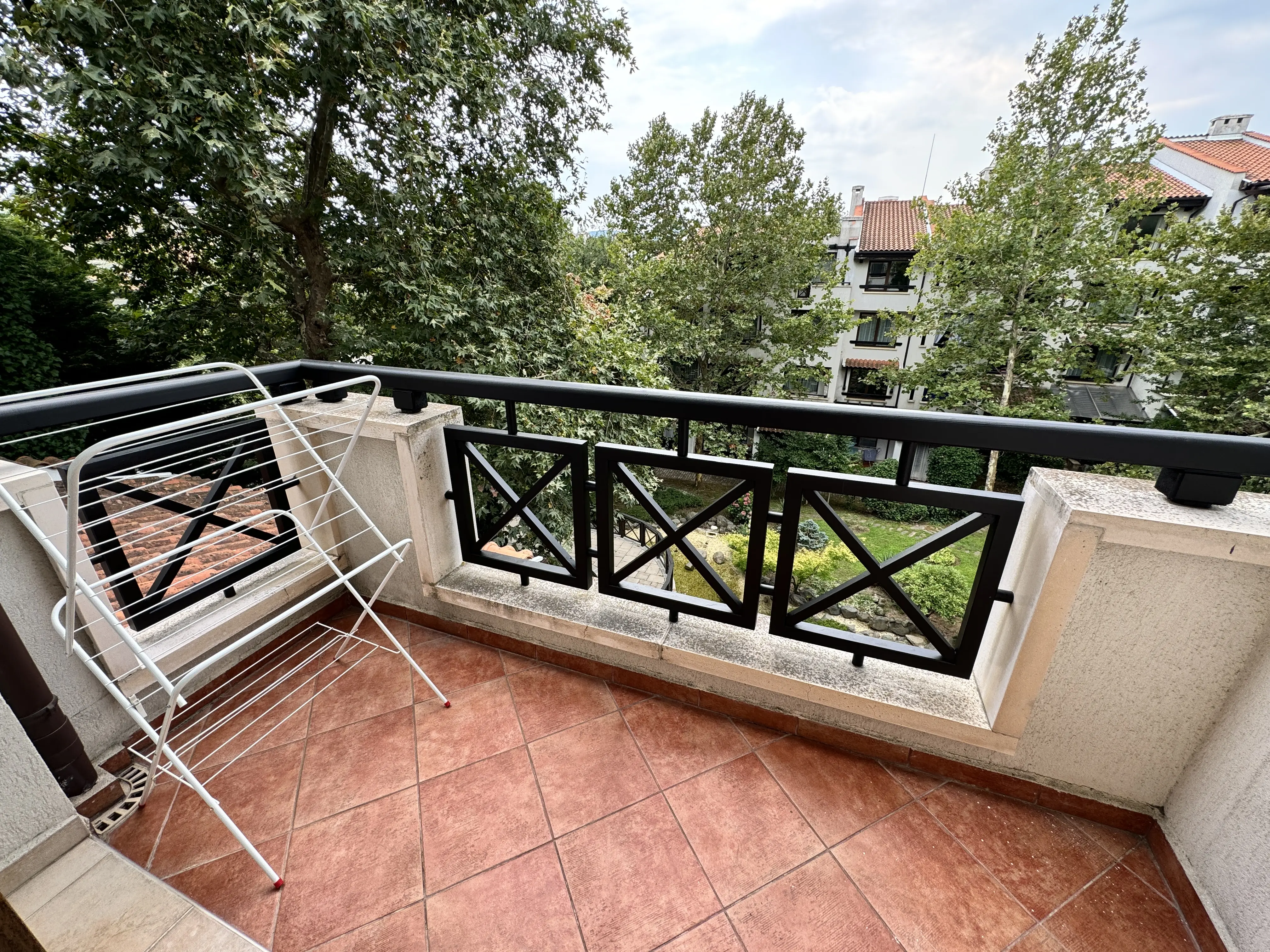 Трехкомнатная квартира в комплексе Oasis Resort Lozenets