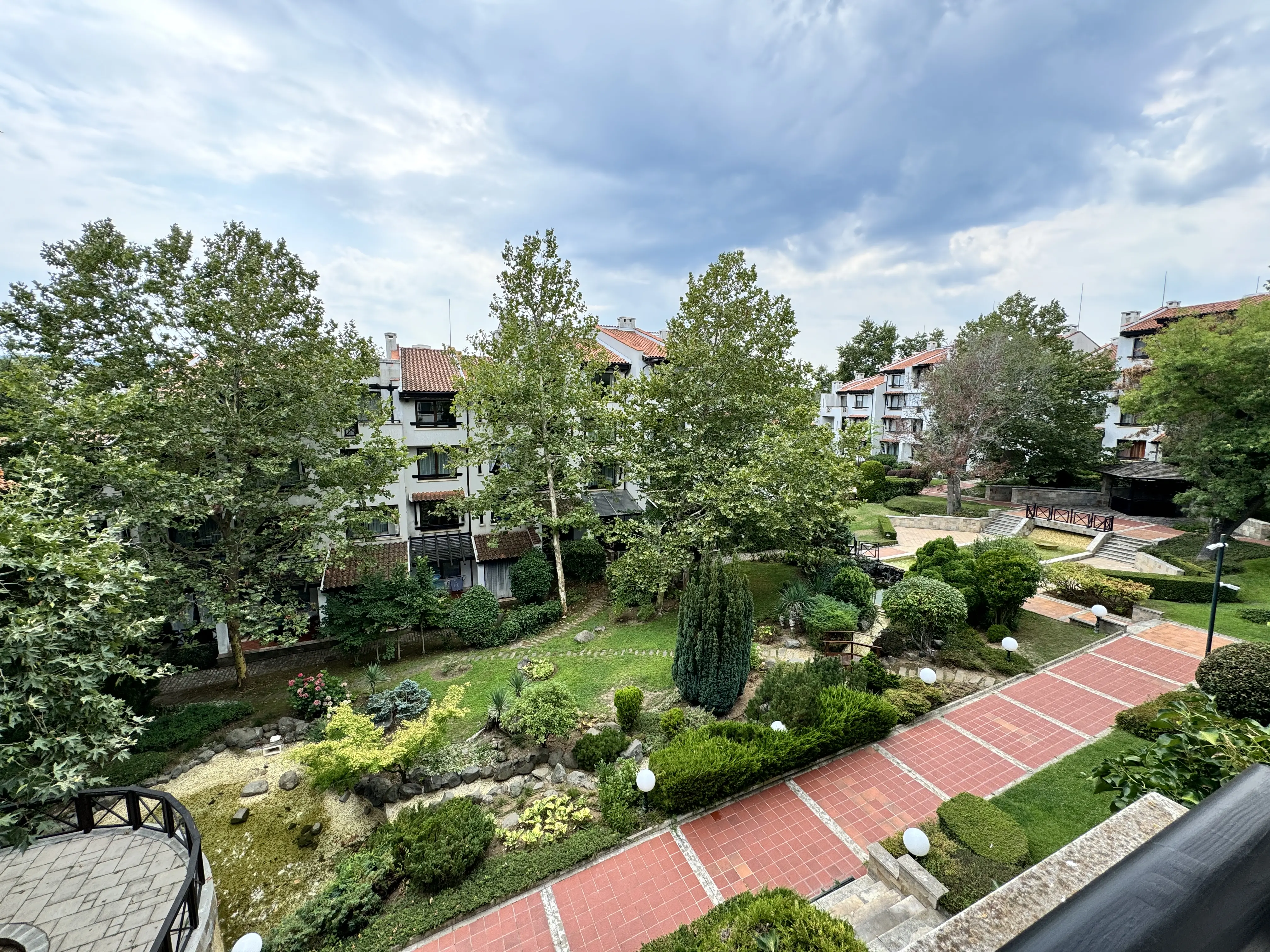 Трехкомнатная квартира в комплексе Oasis Resort Lozenets