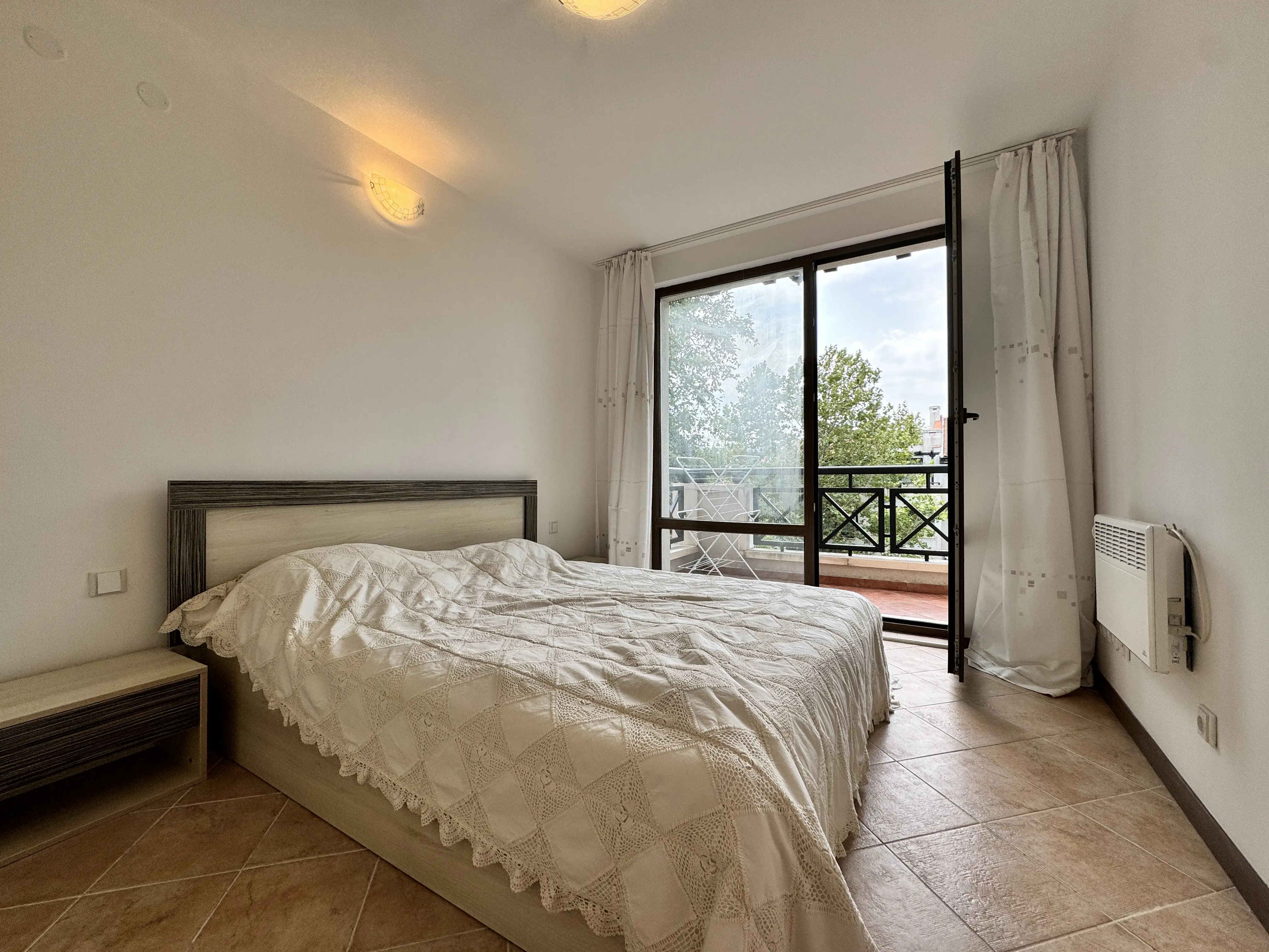 Трехкомнатная квартира в комплексе Oasis Resort Lozenets