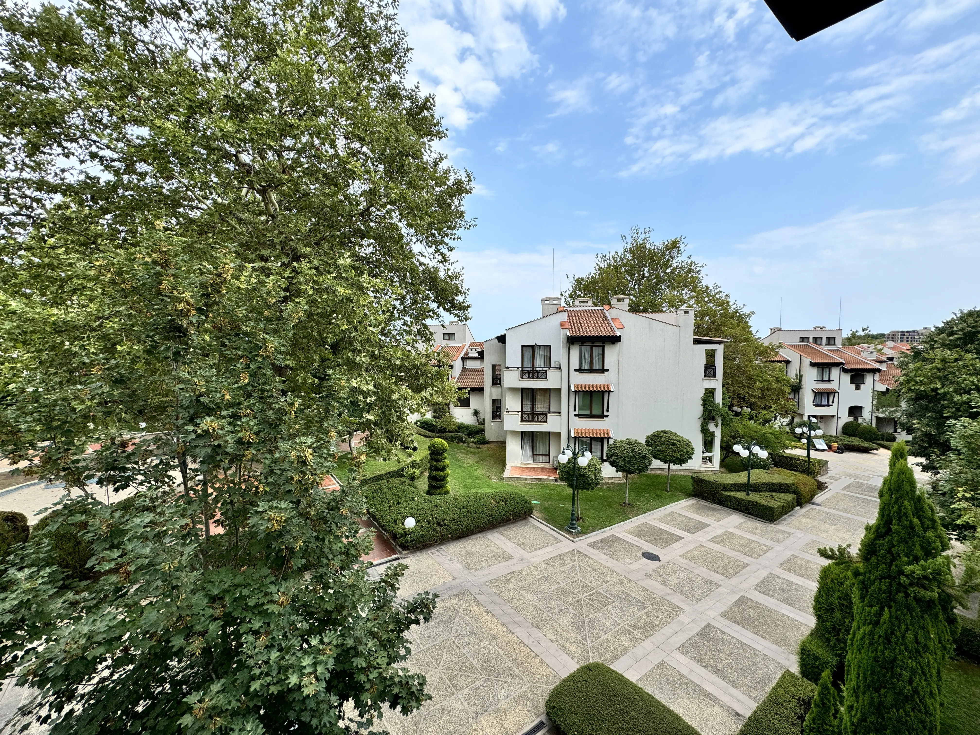 Трехкомнатная квартира в комплексе Oasis Resort Lozenets