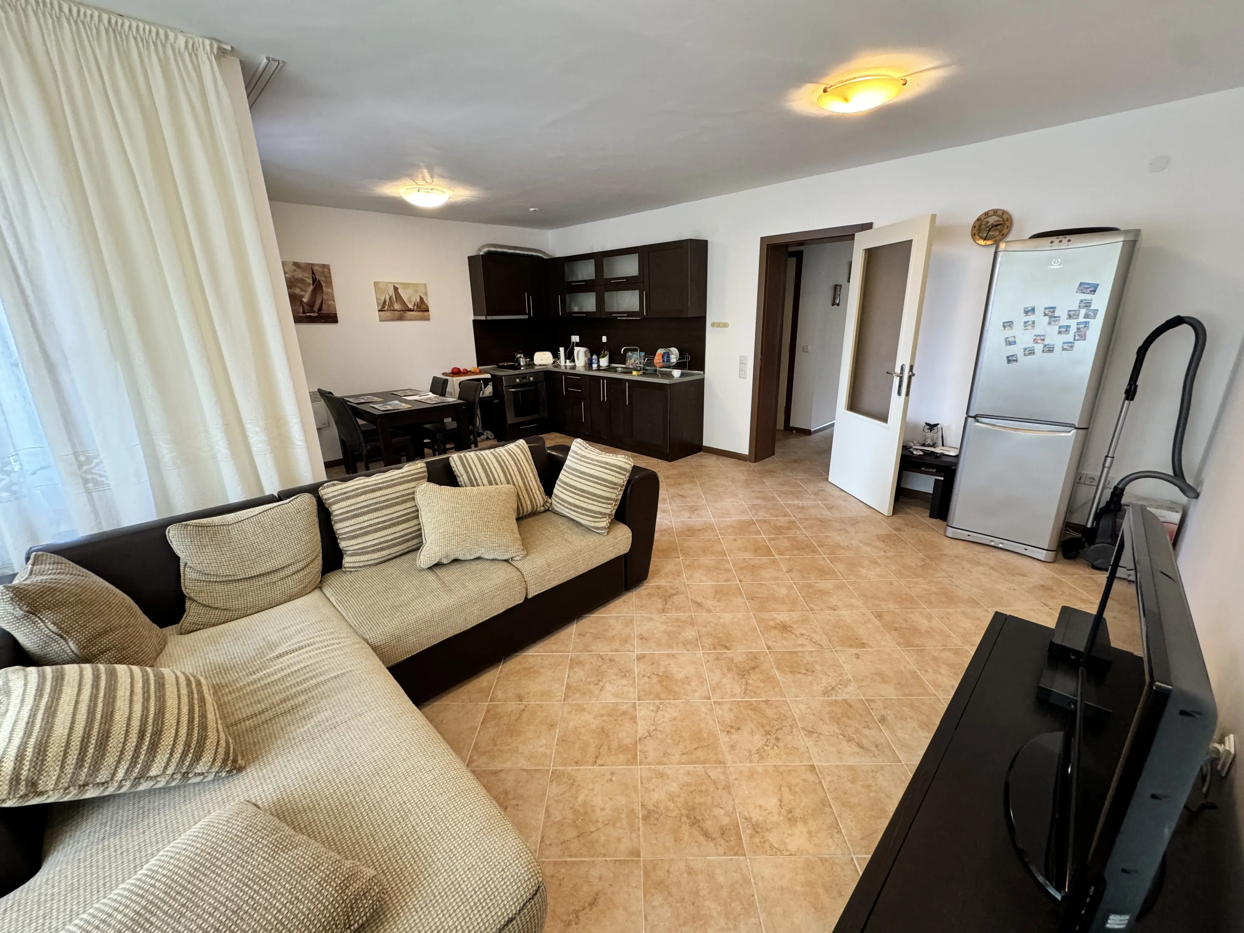 Трехкомнатная квартира в комплексе Oasis Resort Lozenets