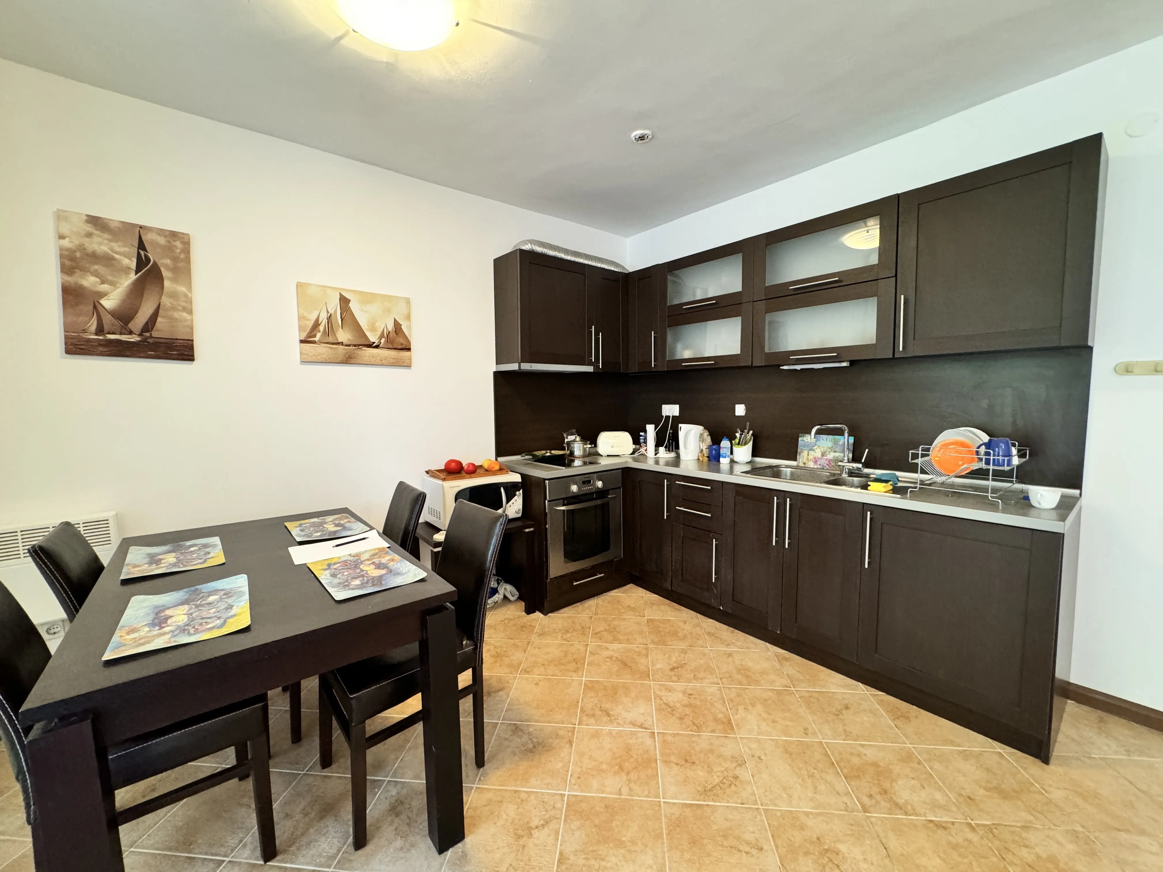 Трехкомнатная квартира в комплексе Oasis Resort Lozenets