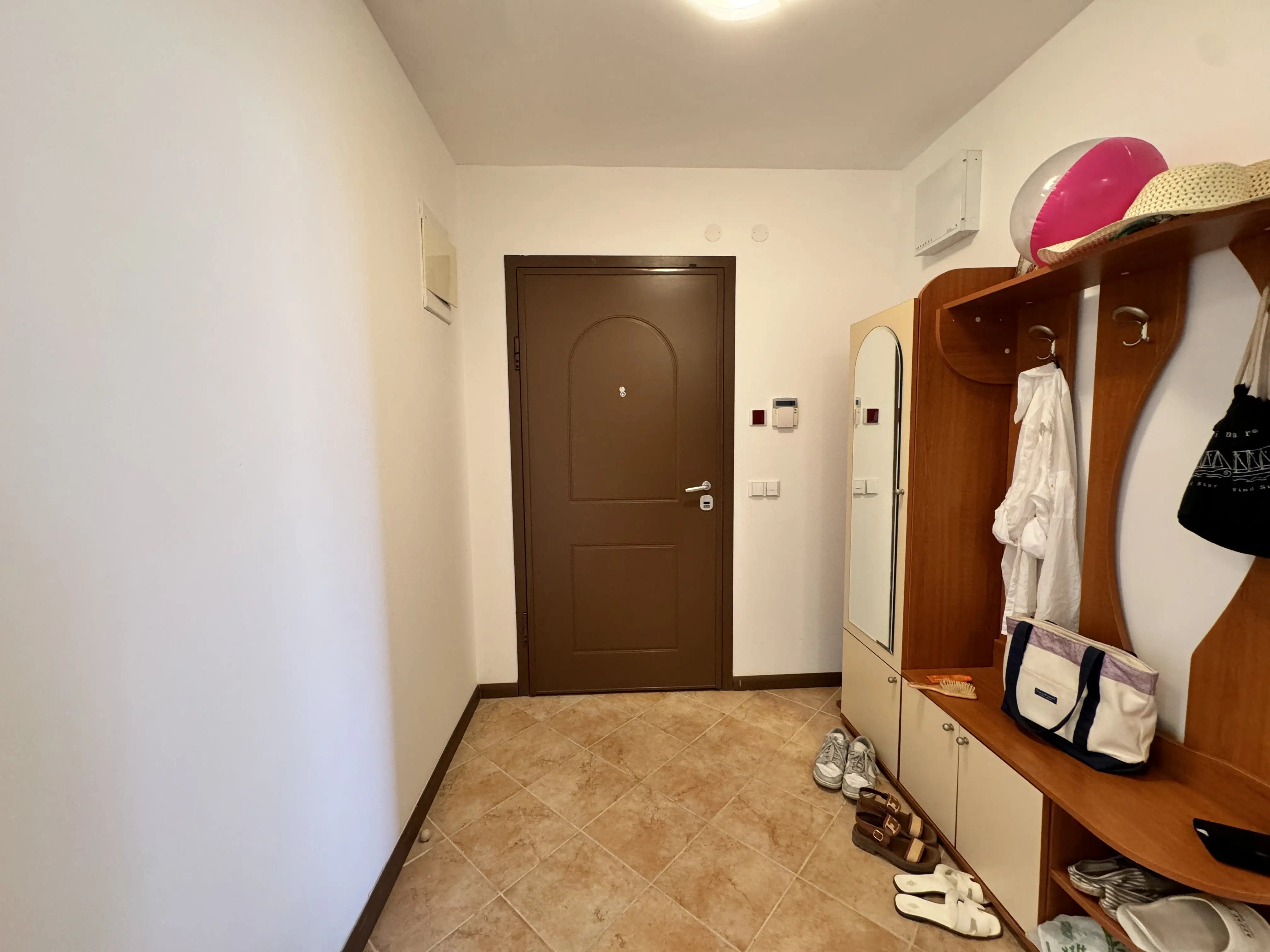 Трехкомнатная квартира в комплексе Oasis Resort Lozenets