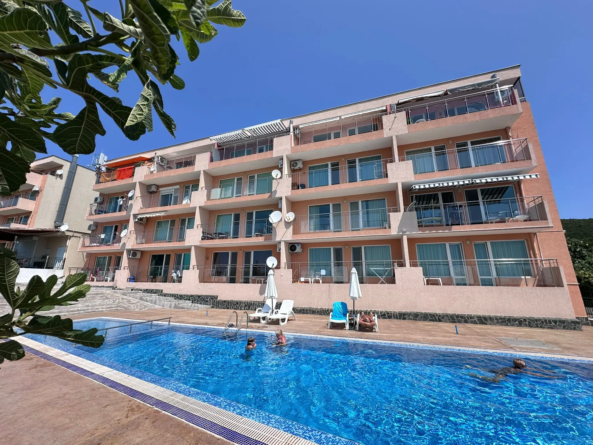 Двухкомнатная квартира в комплексе Coral Beach