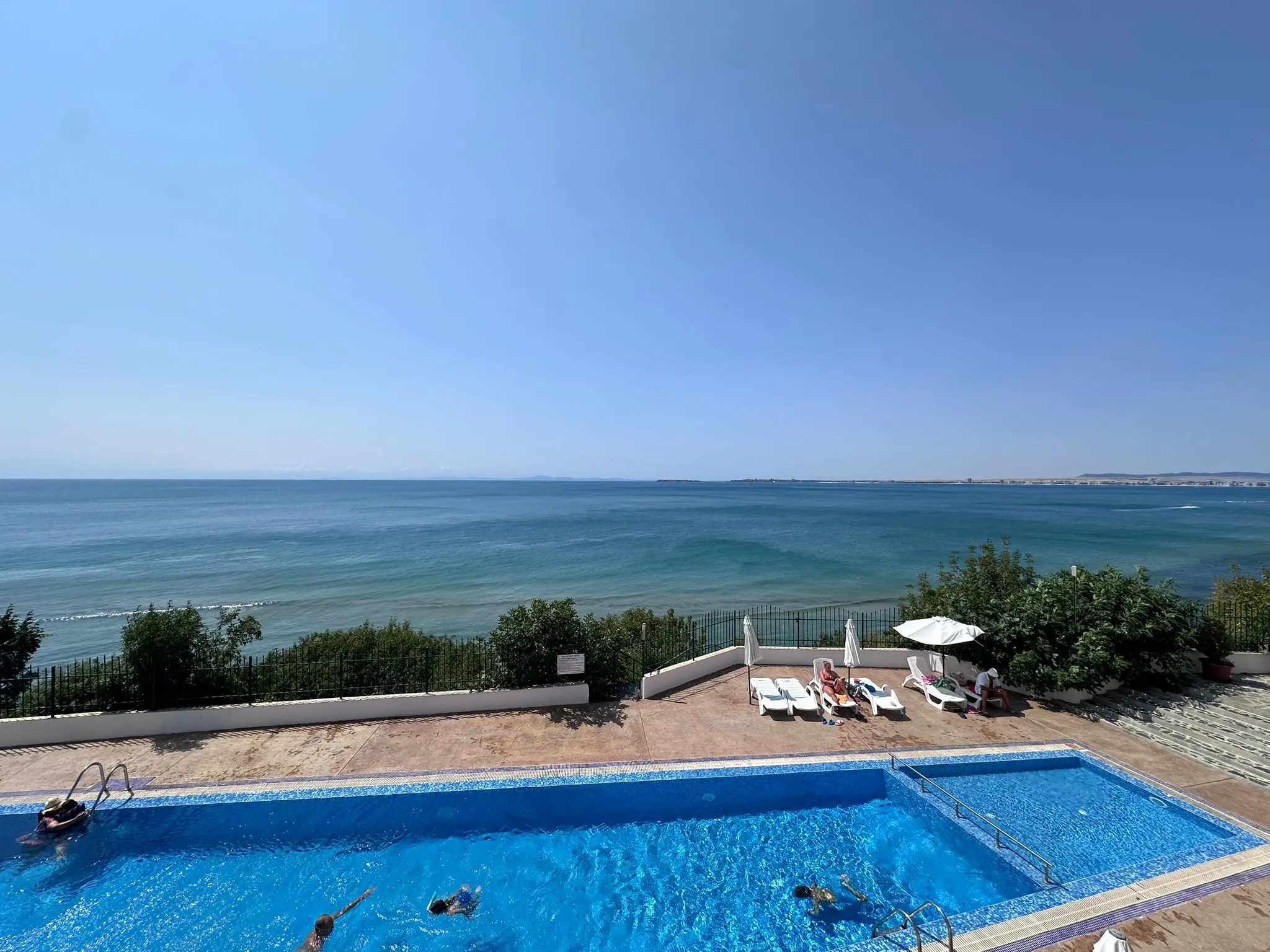 Двухкомнатная квартира в комплексе Coral Beach