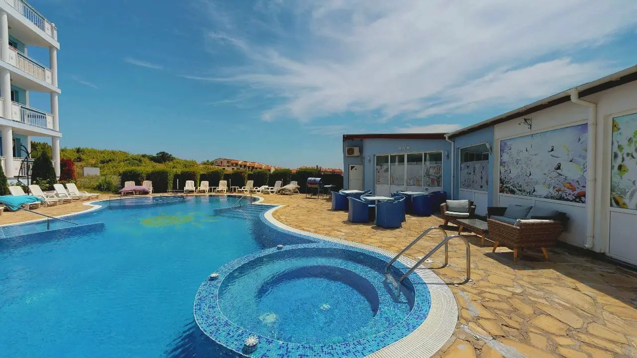 Трехкомнатная квартира в комплексе Rio Apartaments