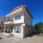 Трехэтажный дом в Солнечном Береге