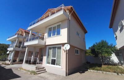 Трехэтажный дом в Солнечном Береге