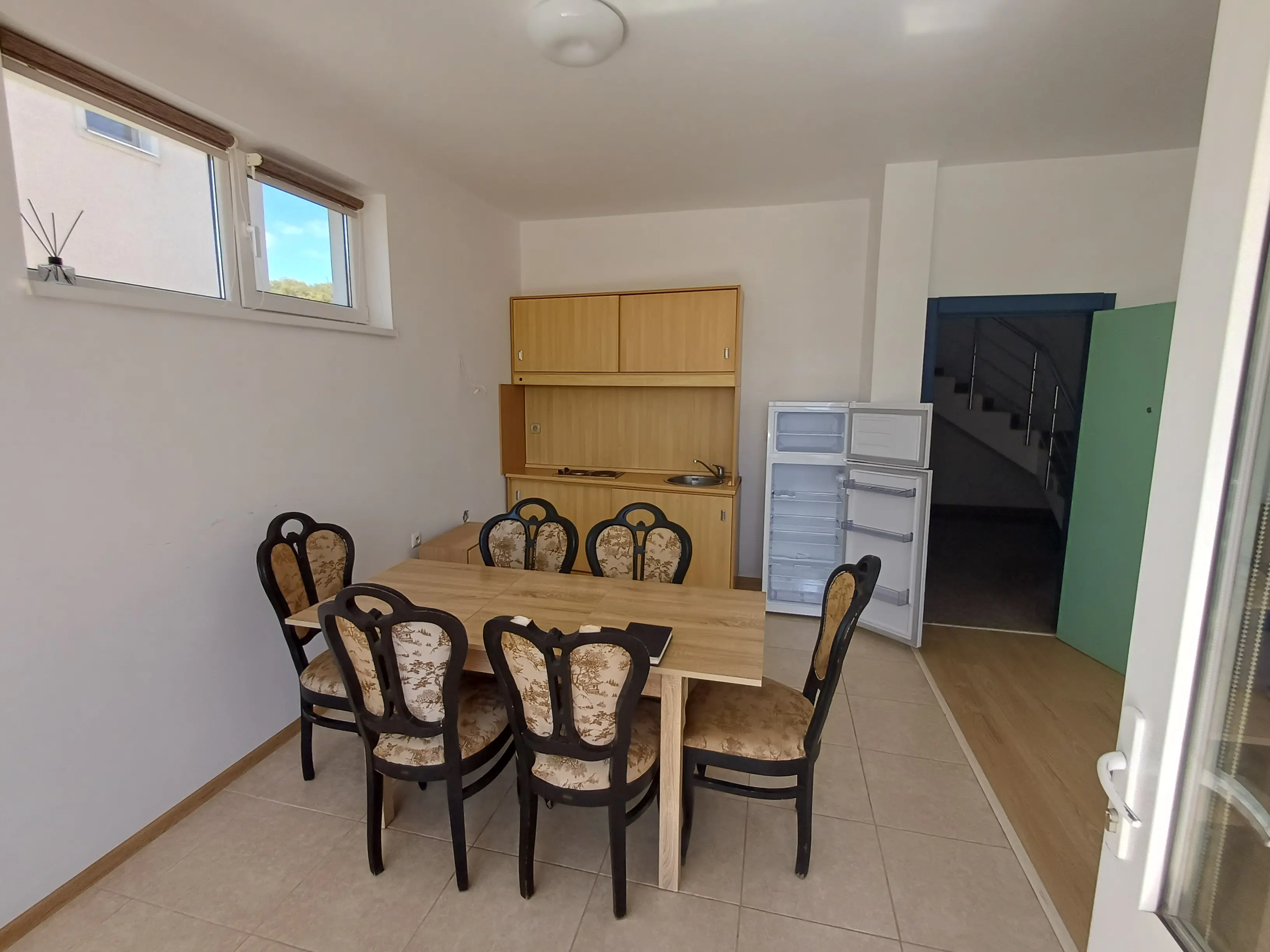 Трехэтажный дом в Солнечном Береге