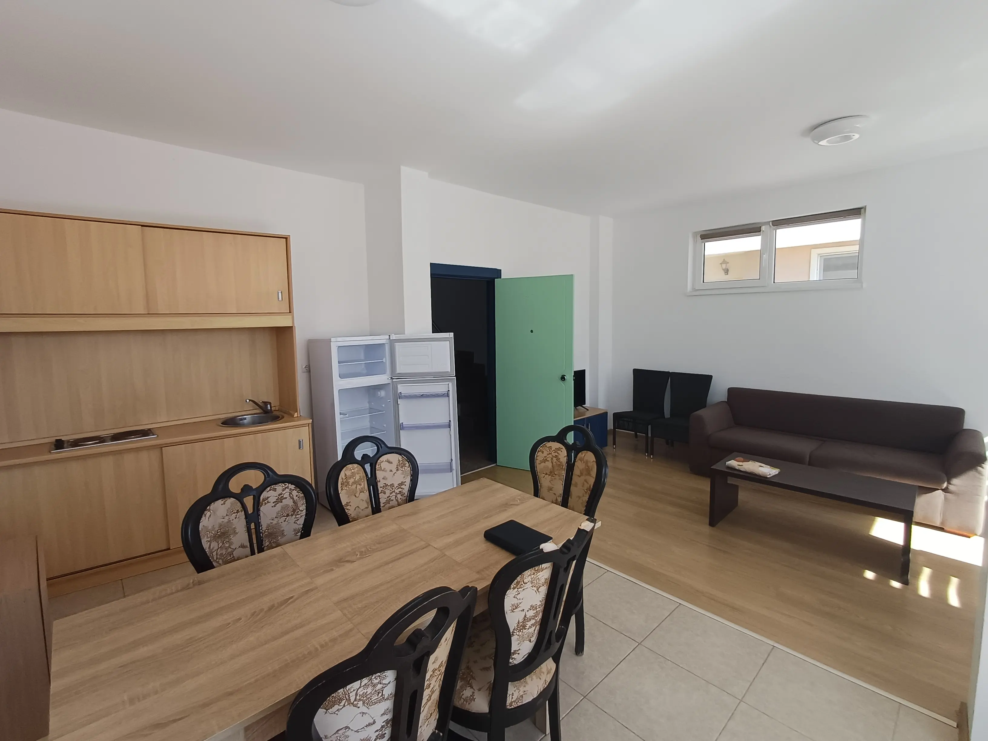 Трехэтажный дом в Солнечном Береге