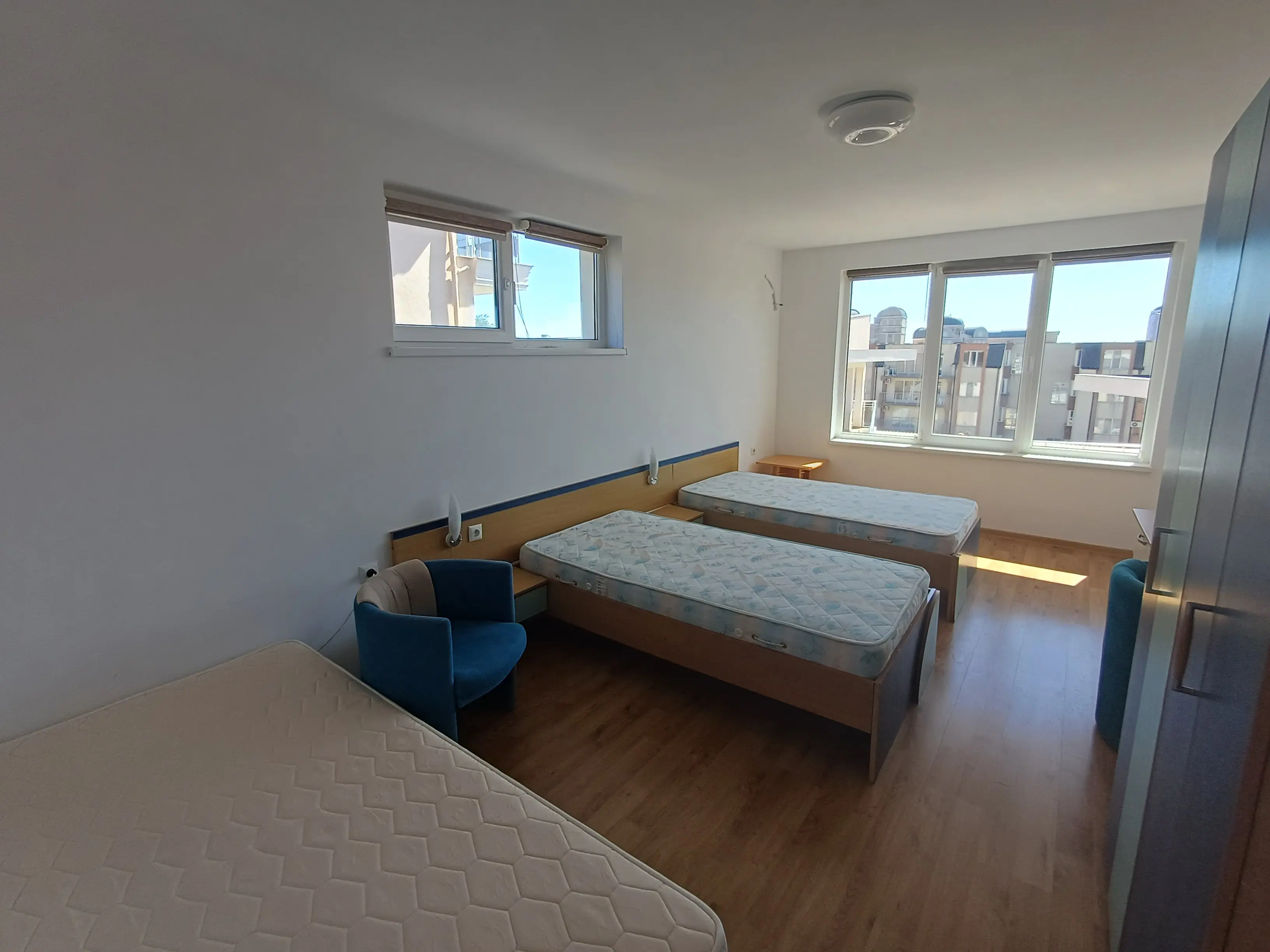 Трехэтажный дом в Солнечном Береге