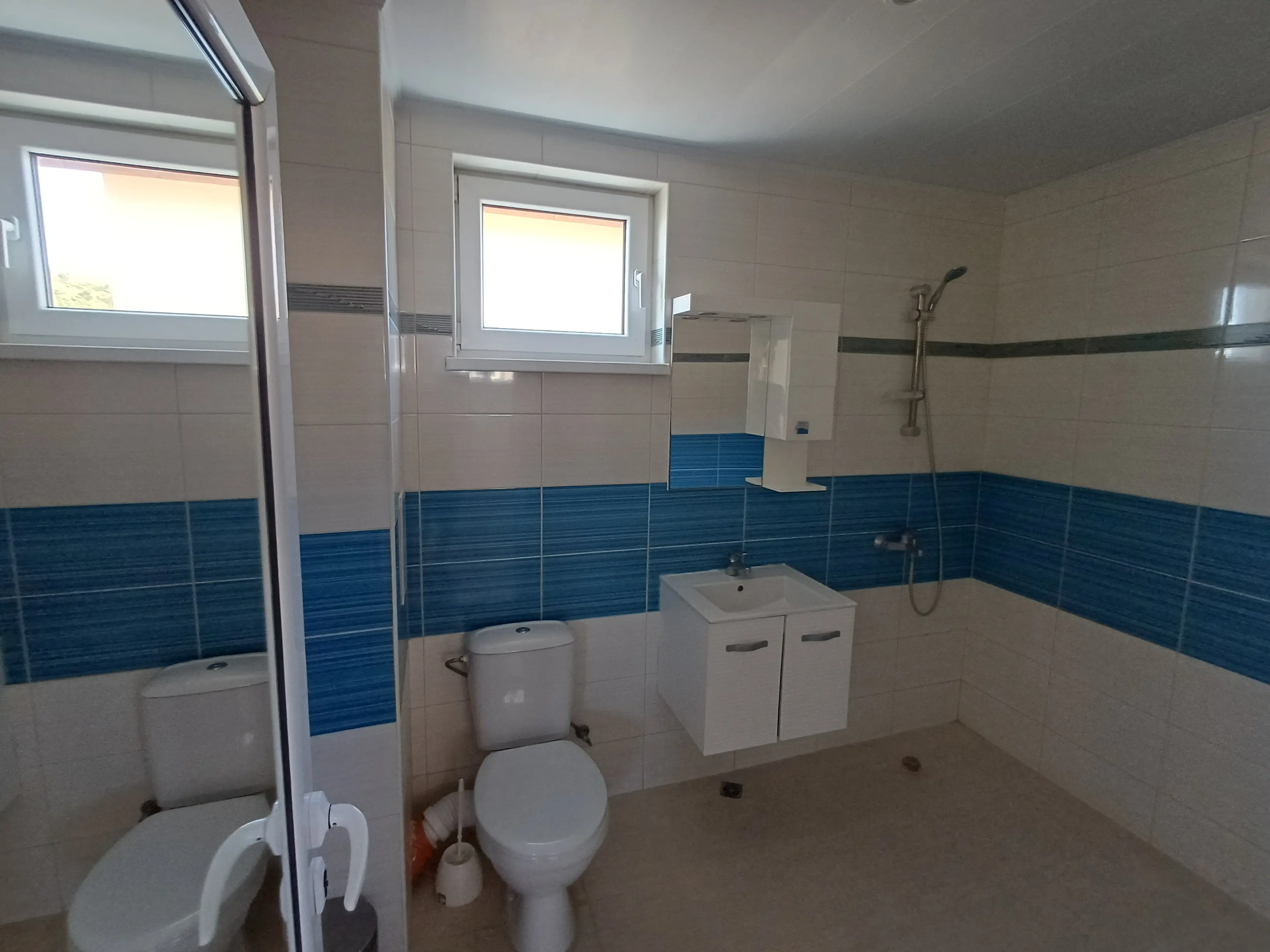 Трехэтажный дом в Солнечном Береге