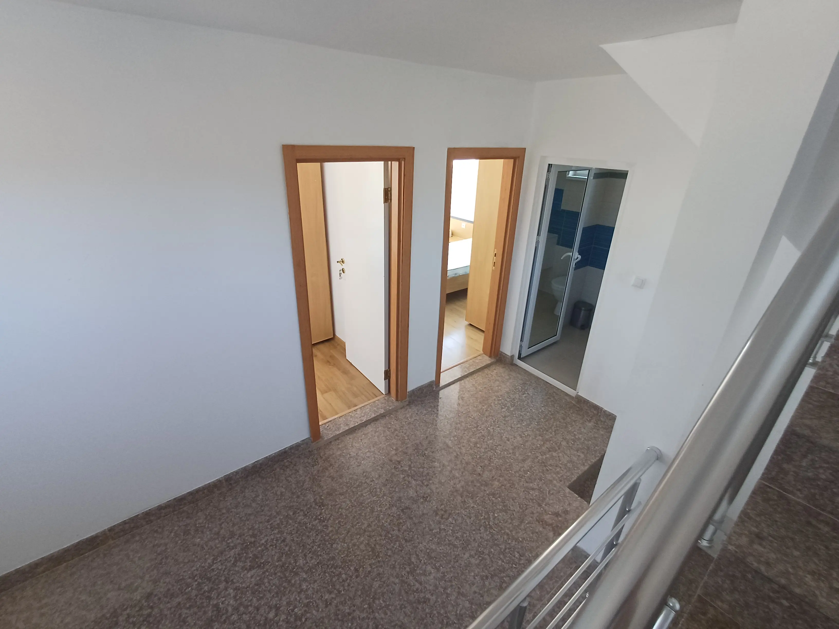 Трехэтажный дом в Солнечном Береге