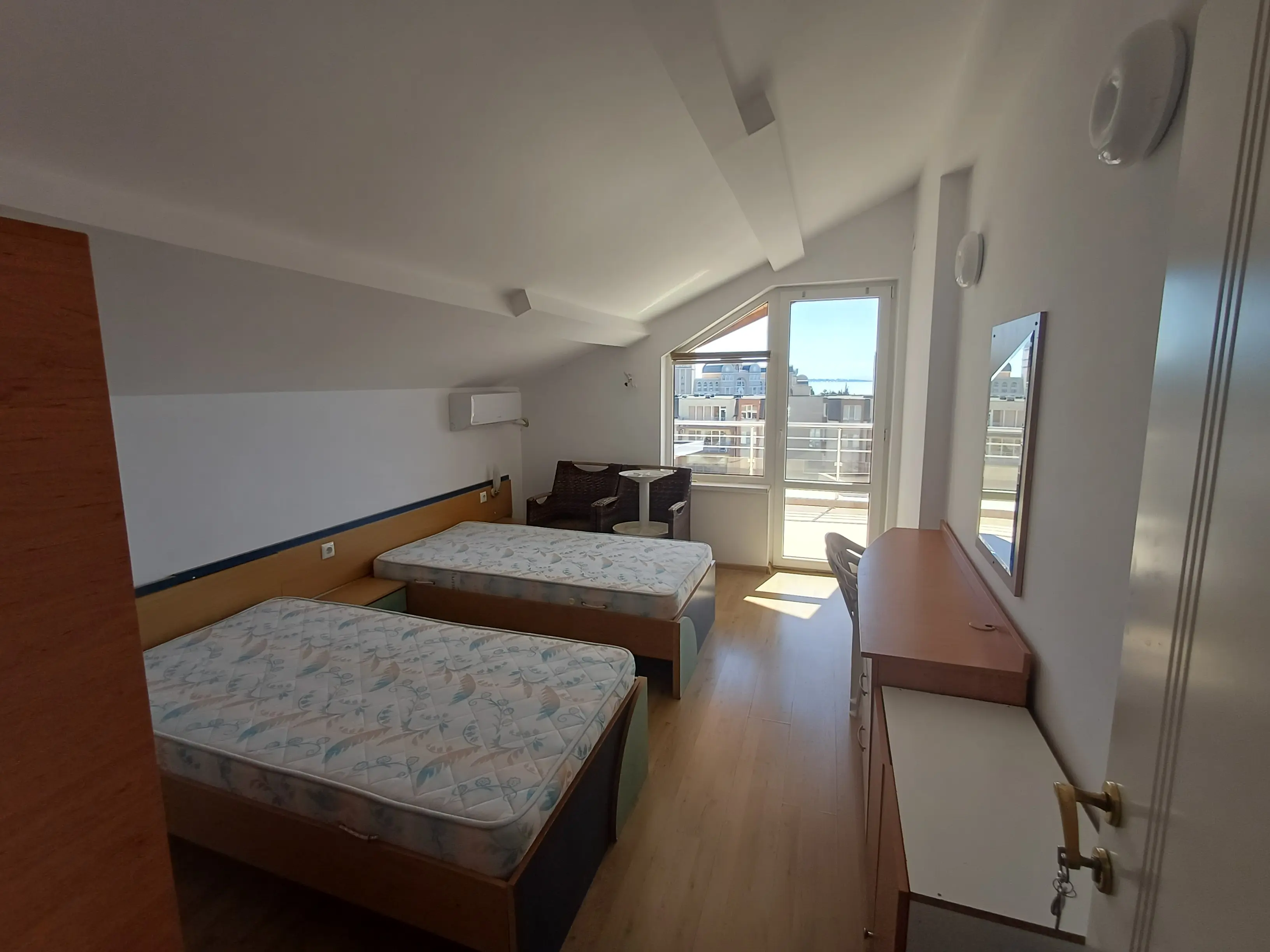 Трехэтажный дом в Солнечном Береге