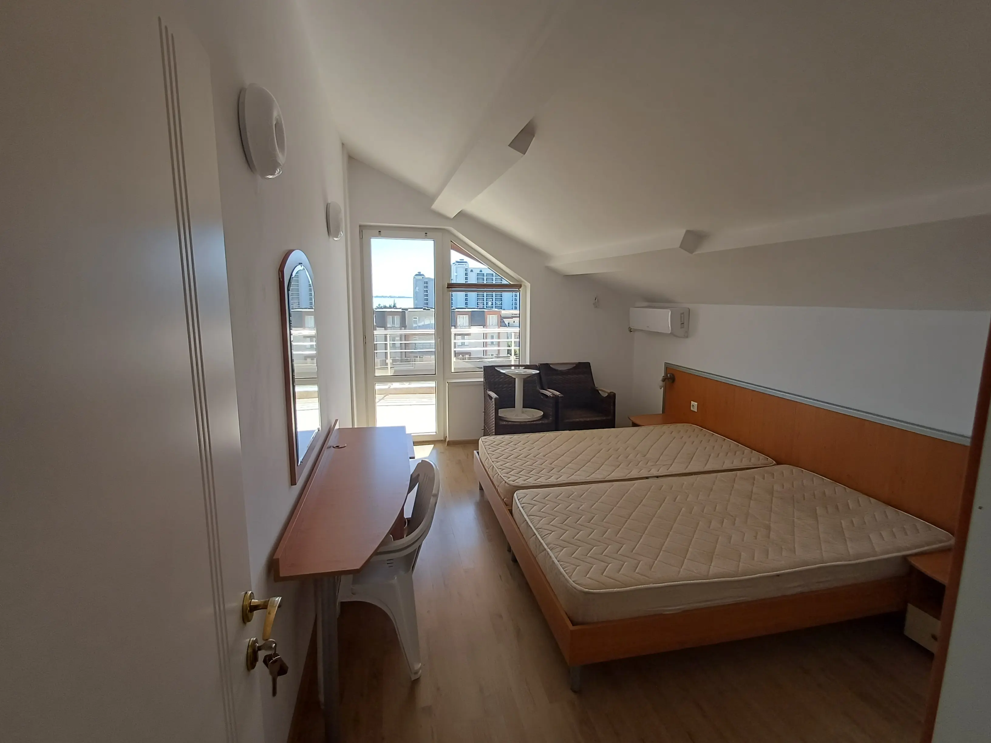 Трехэтажный дом в Солнечном Береге