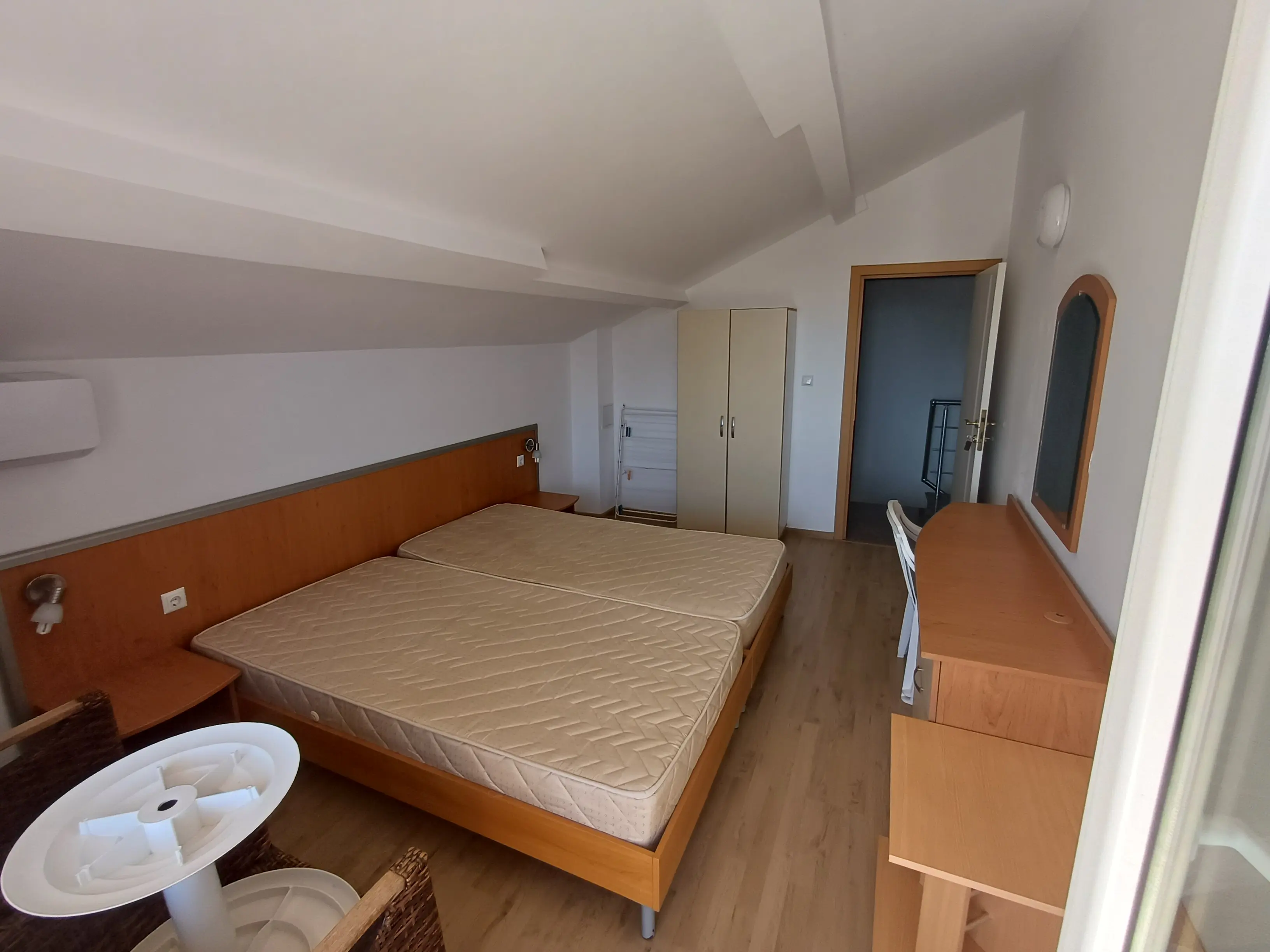 Трехэтажный дом в Солнечном Береге