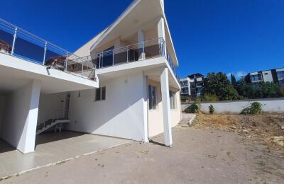 Двухэтажный дом в Солнечном Береге