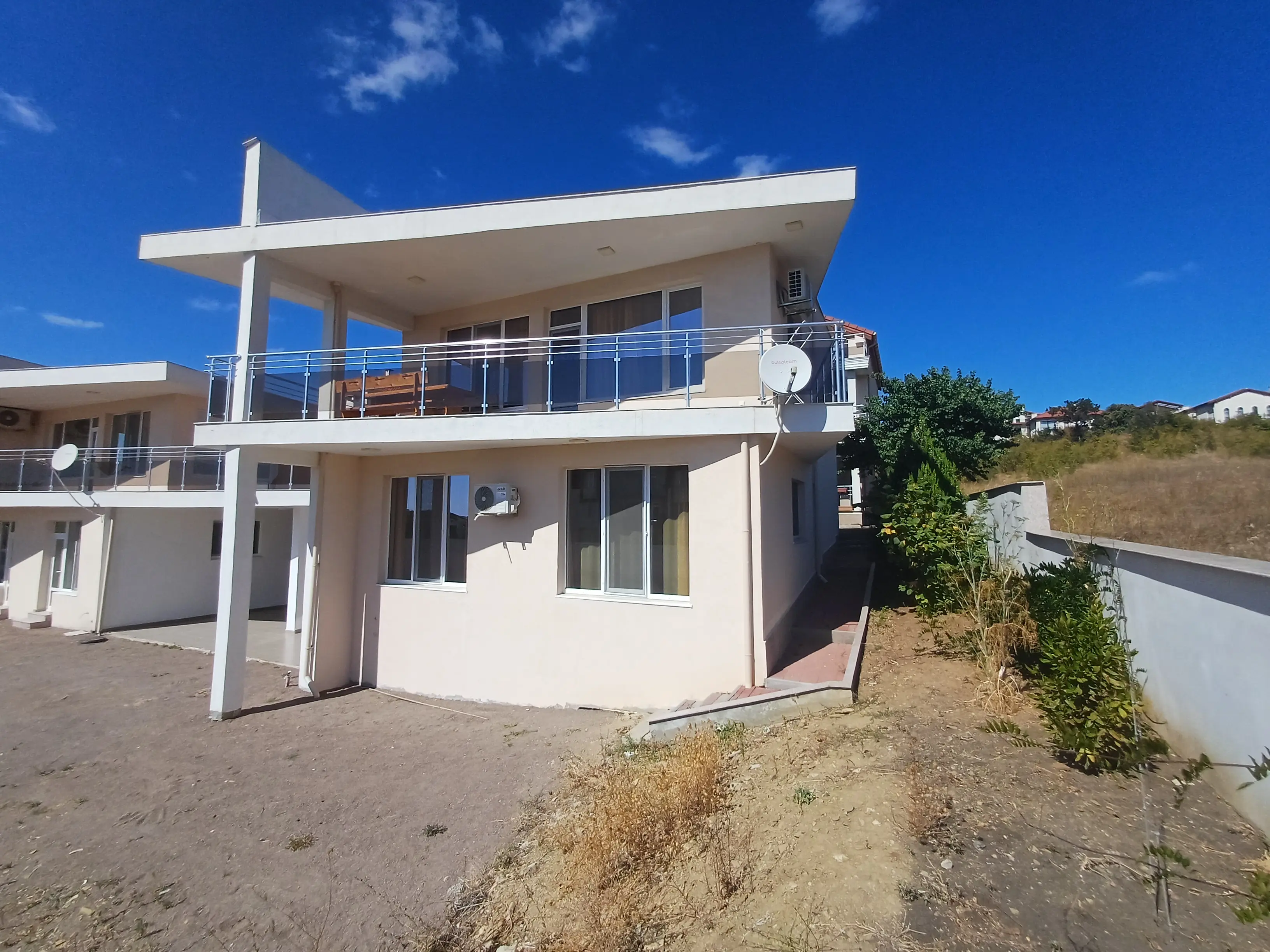 Двухэтажный дом в Солнечном Береге