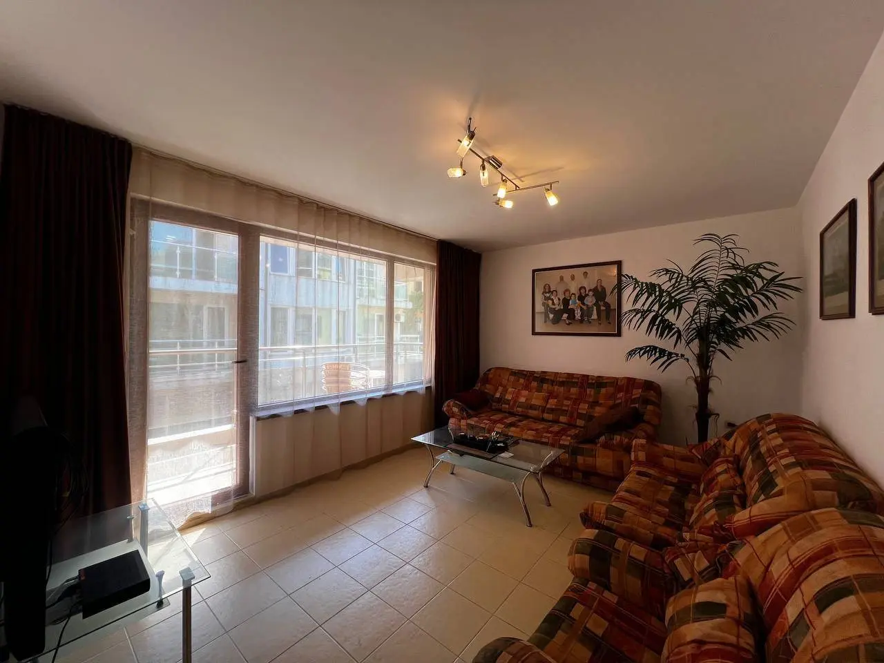 Двухкомнатная квартира в жилом доме, Поморие