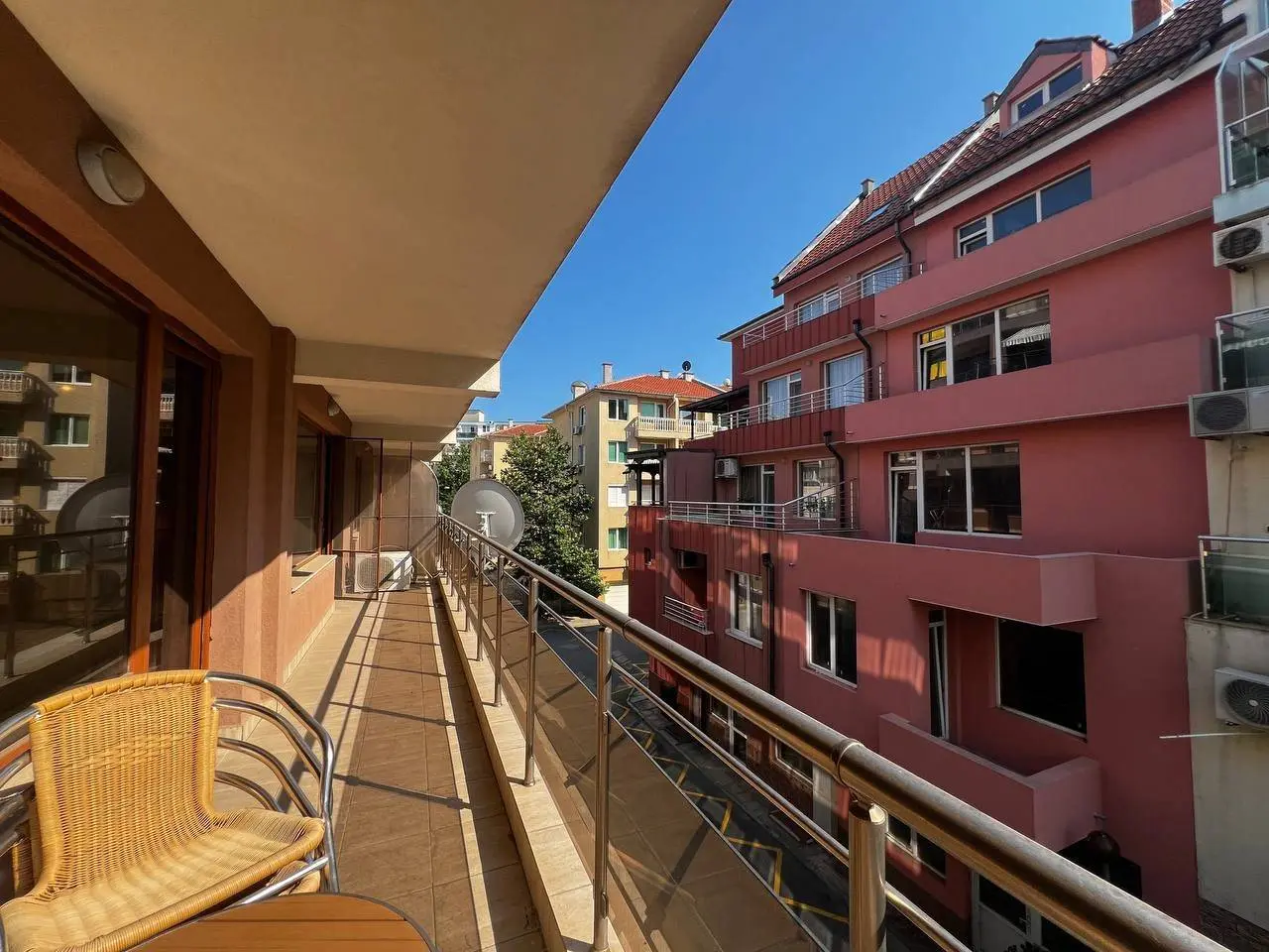 Двухкомнатная квартира в жилом доме, Поморие