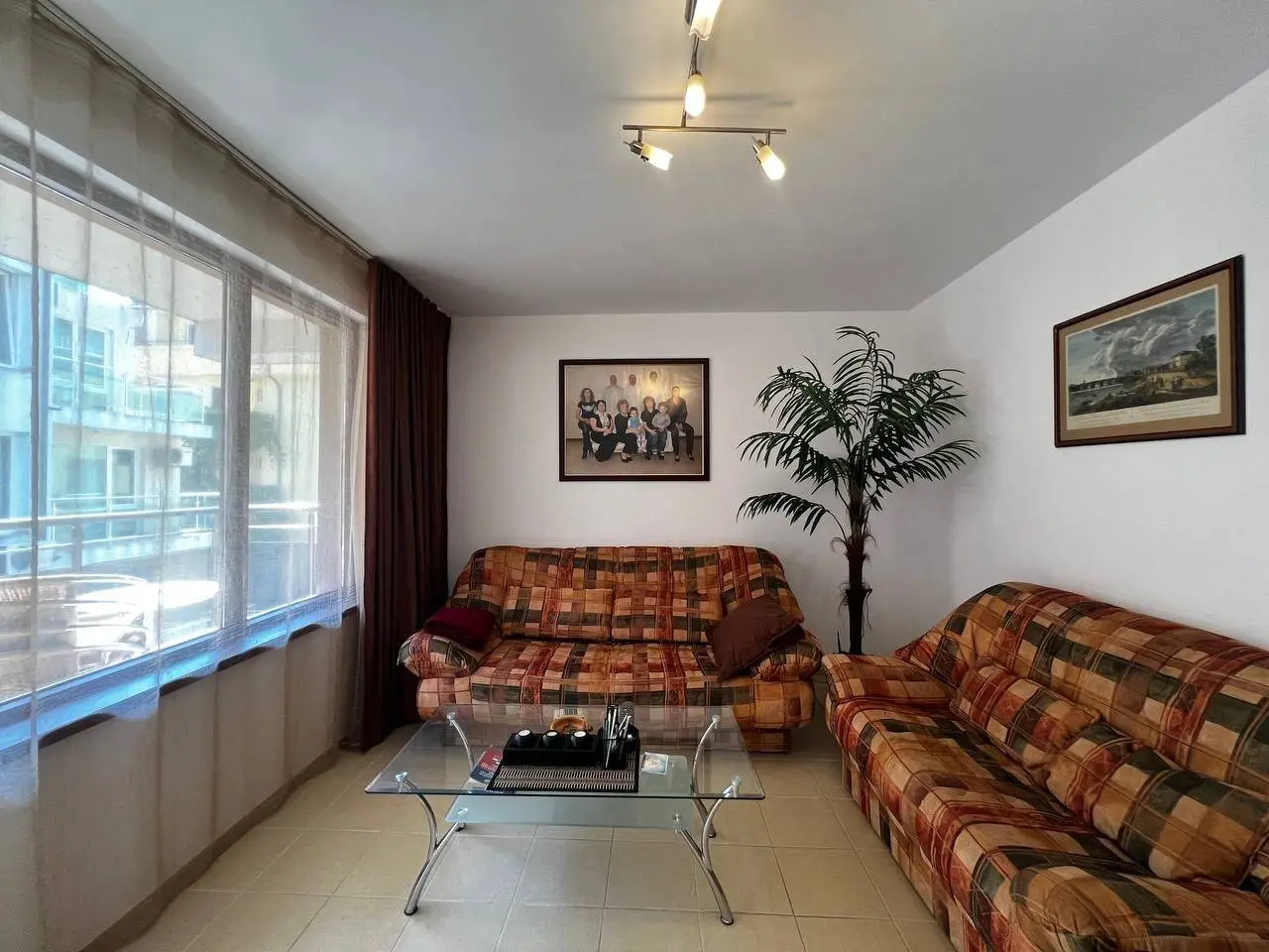 Двухкомнатная квартира в жилом доме, Поморие