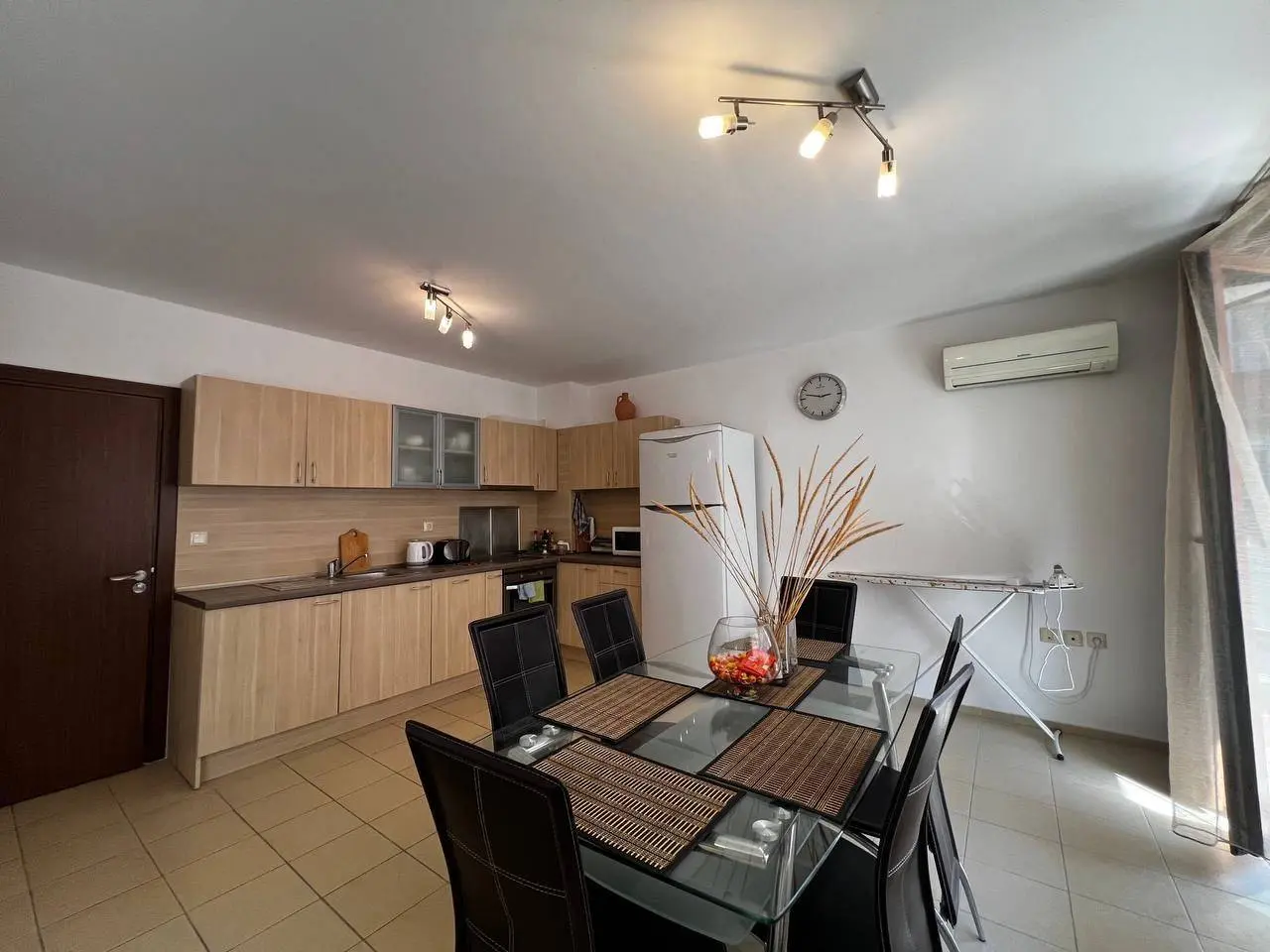 Двухкомнатная квартира в жилом доме, Поморие