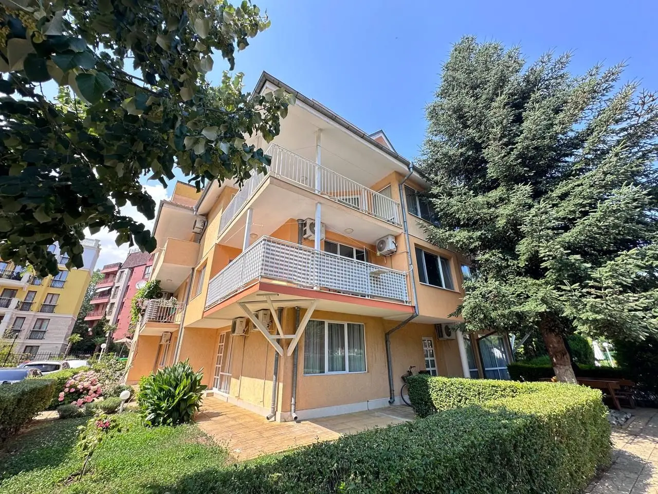 Трехкомнатная квартира в комплексе Robinson Garden