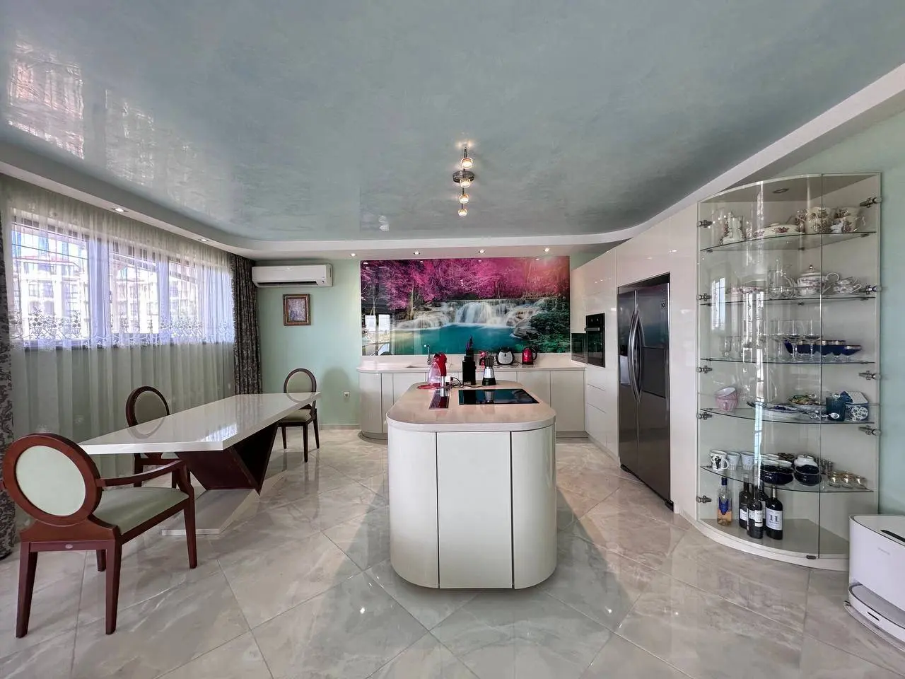 Трехкомнатная квартира в комплексе Poseidon