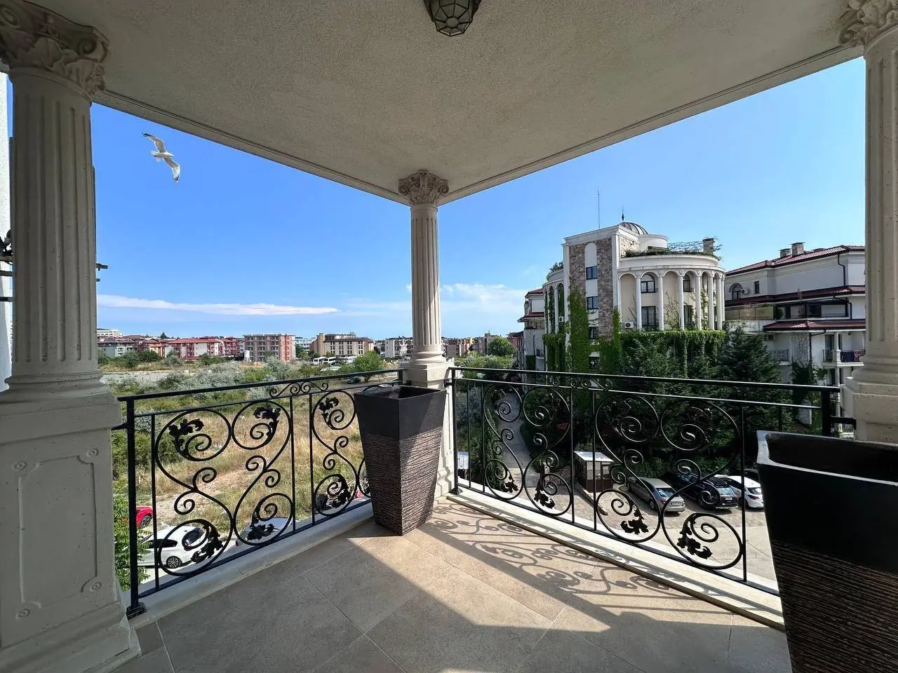 Трехкомнатная квартира в комплексе Poseidon