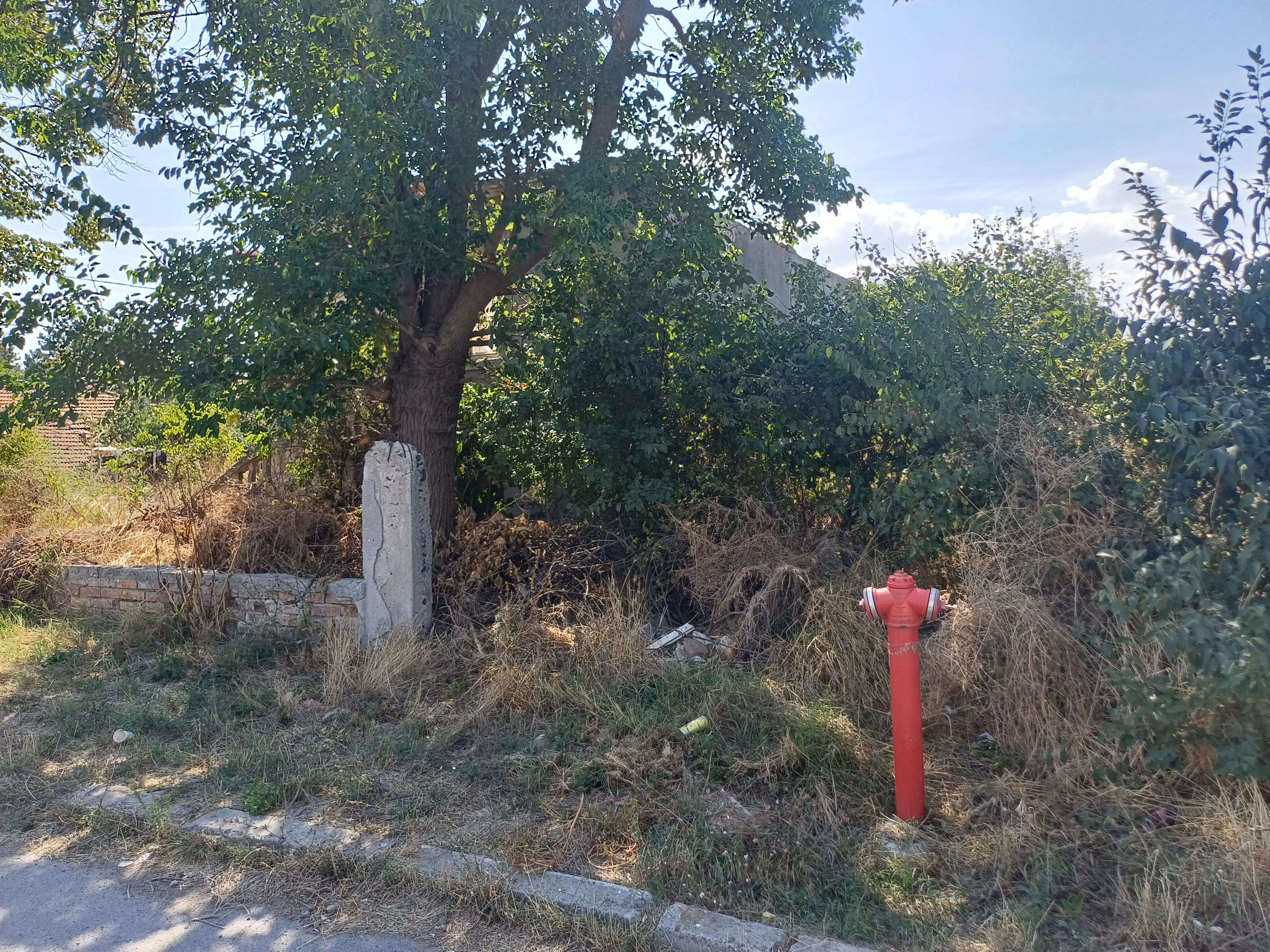 Участок в Бате — 800 м² с коммуникациями