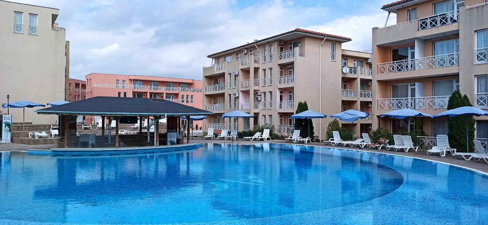 Студия в комплексе Sunny Day 6