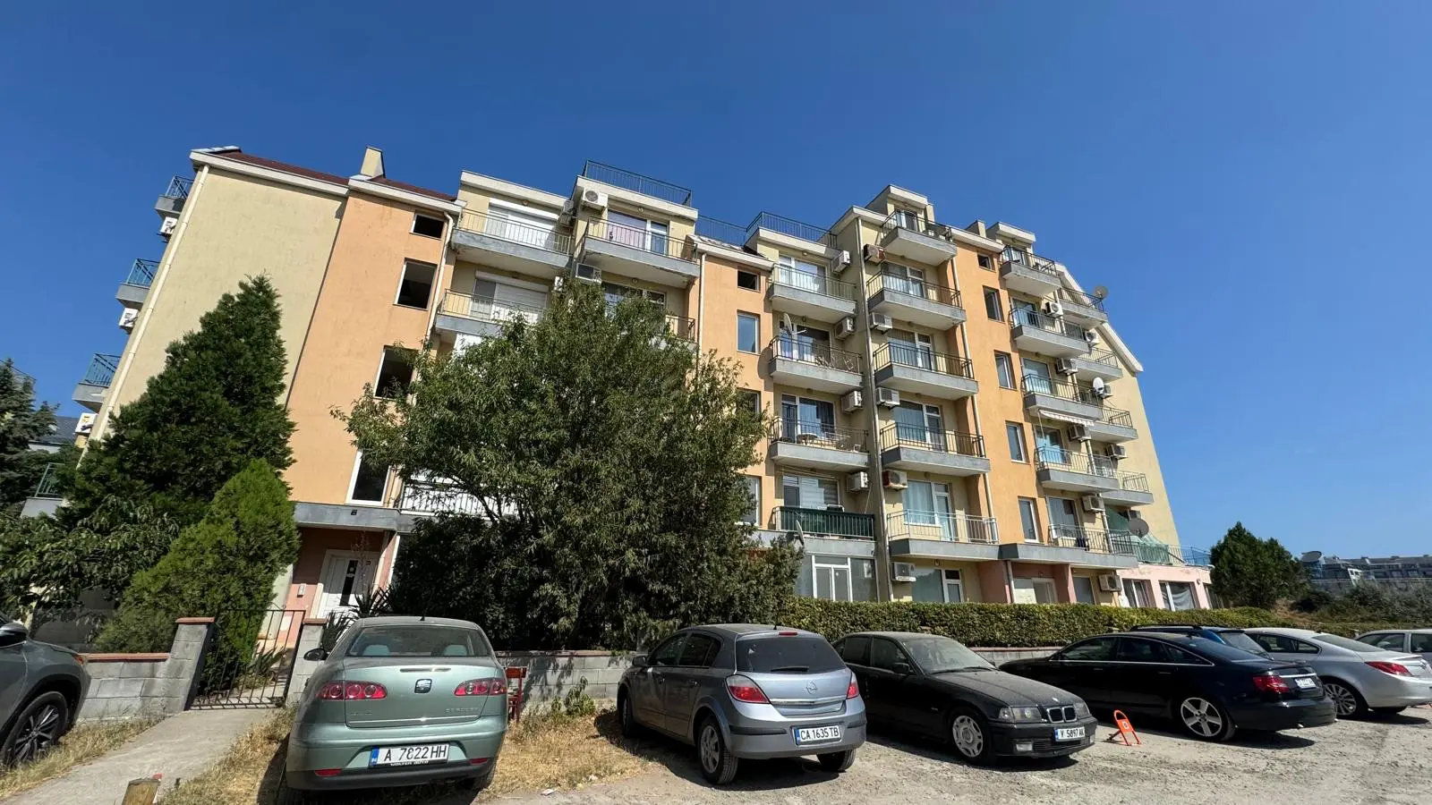 Двухкомнатная квартира в жилом доме, Солнечный Берег