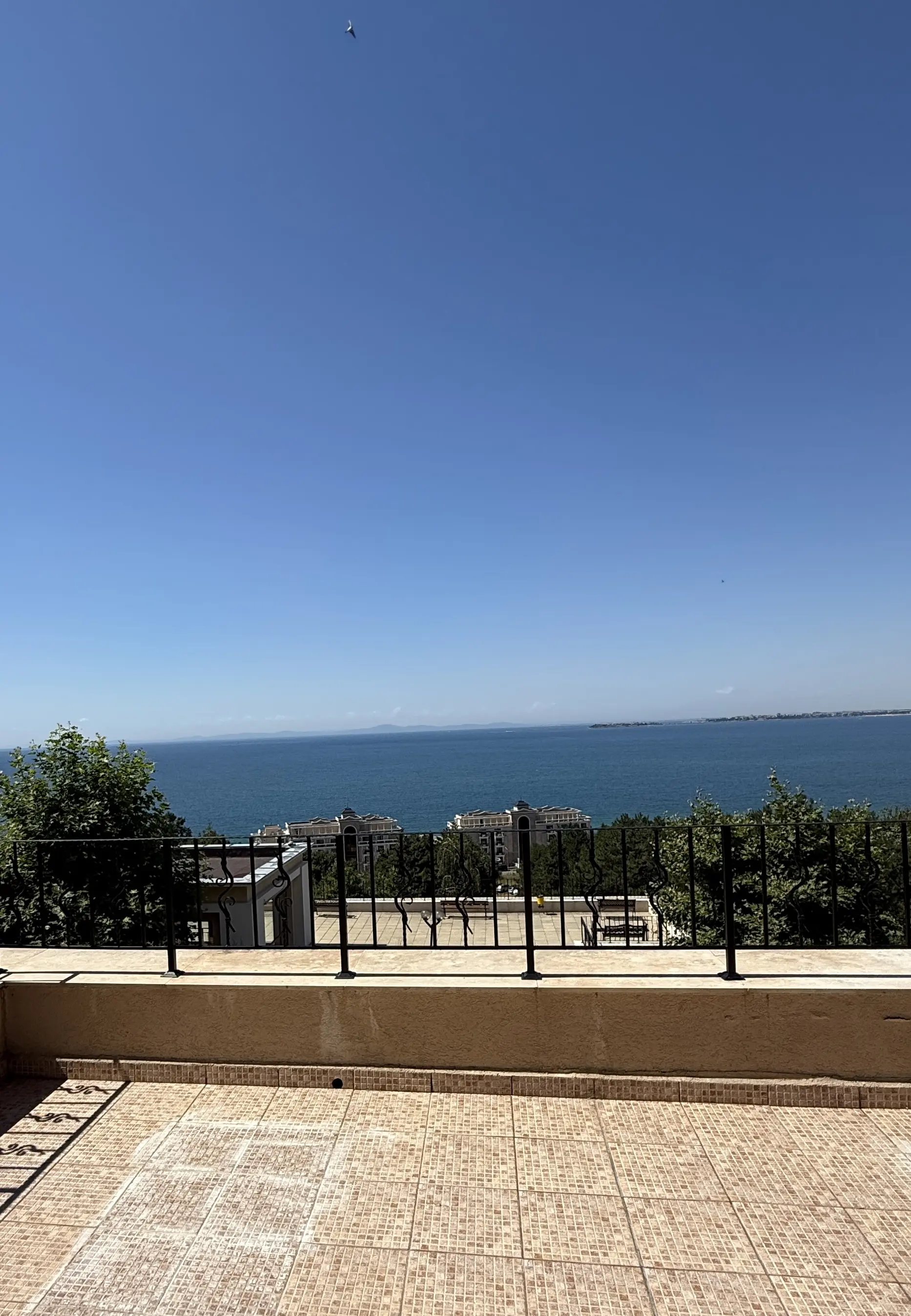 Апартамент с 1 спальней и панорамной террасой с видом на море в комплексе Sea Fort, Святой Влас — 100 м²